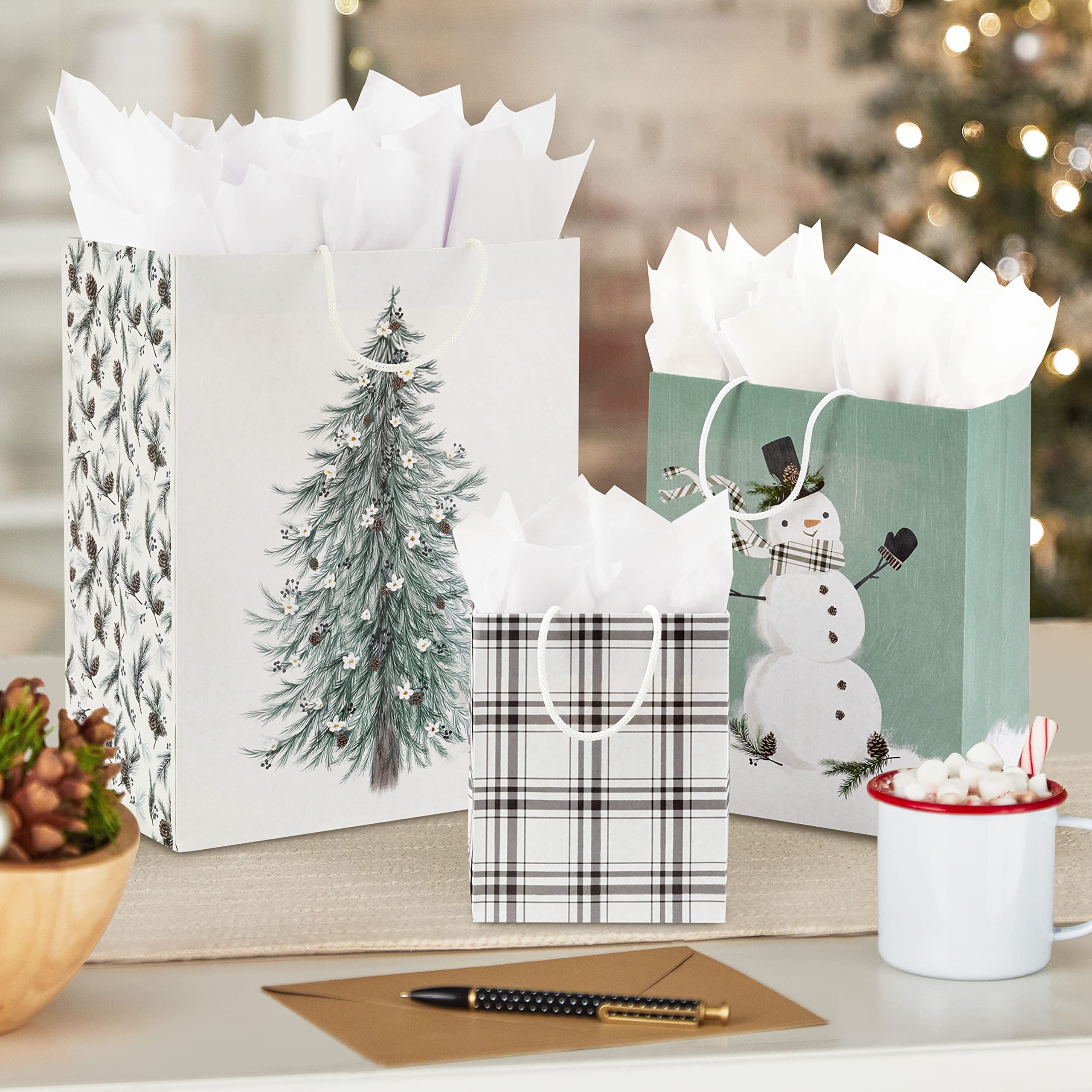 Foto 2 | Surtido De Bolsas De Regalo Hallmark Christmas (8 Bolsas: 3 Pequeñas 6, 3 Medianas 9, 2 Grandes 13) - Venta Internaci