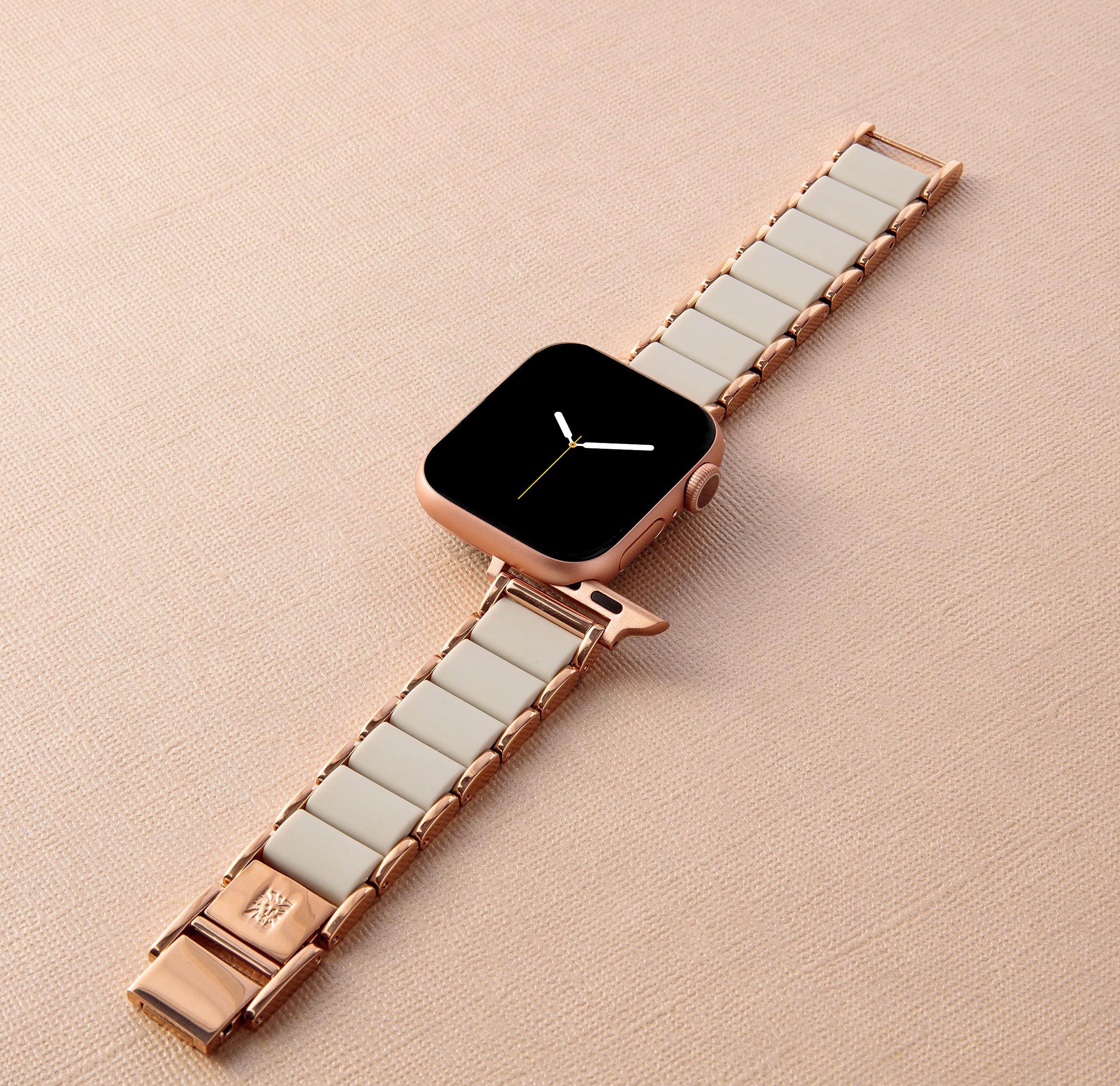 Foto 7 pulgar | Pulsera Moderna para Apple Watch Anne Klein Recubierta de Goma - Venta Internacional