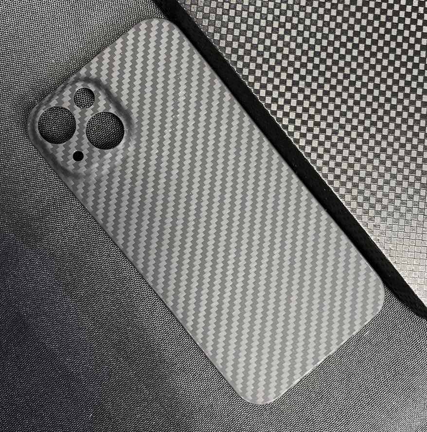 Foto 3 pulgar | Funda Netonbox Texturizada de Fibra de Carbono para iPhone 14 Plus color Gris