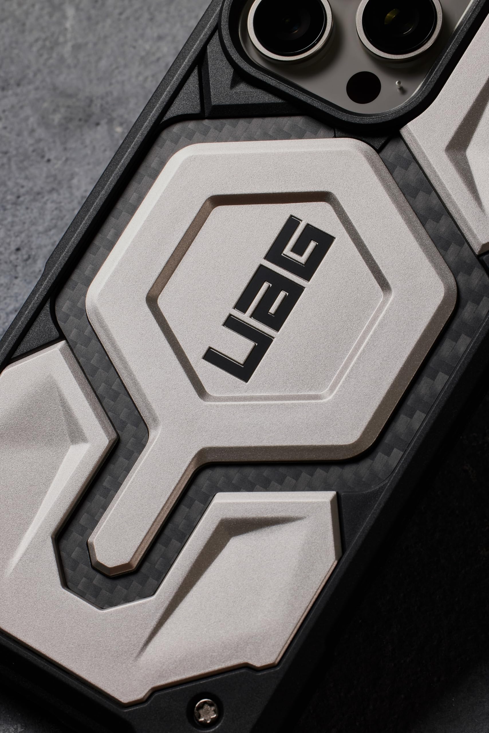 Foto 4 pulgar | Funda De Teléfono Urban Armor Gear Uag Monarch Pro Para Iphone 16 Pro Max - Venta Internacional.