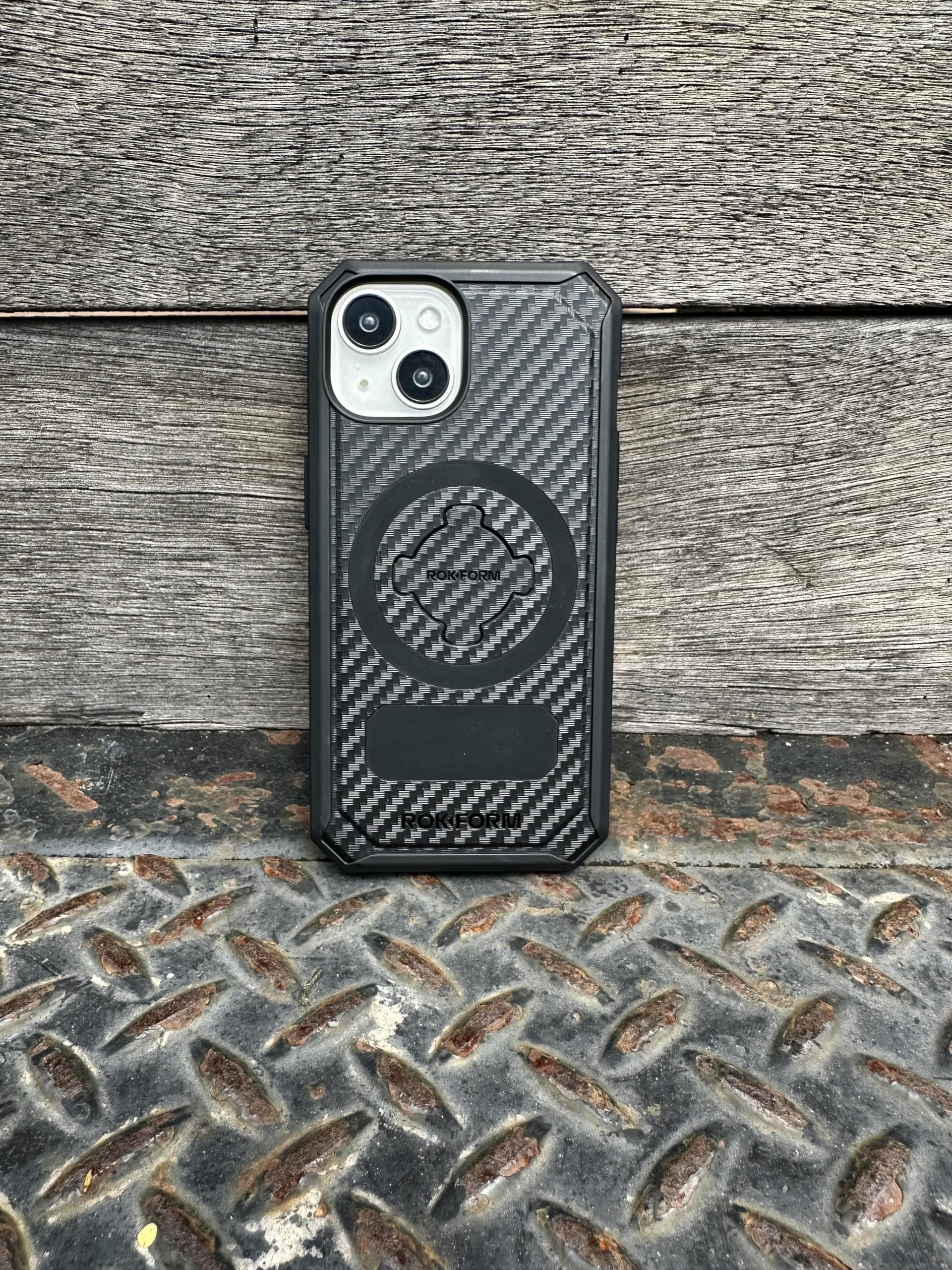 Foto 3 pulgar | Funda Magnética Rokform Rugged Series Para Iphone 15, Negra - Venta Internacional.