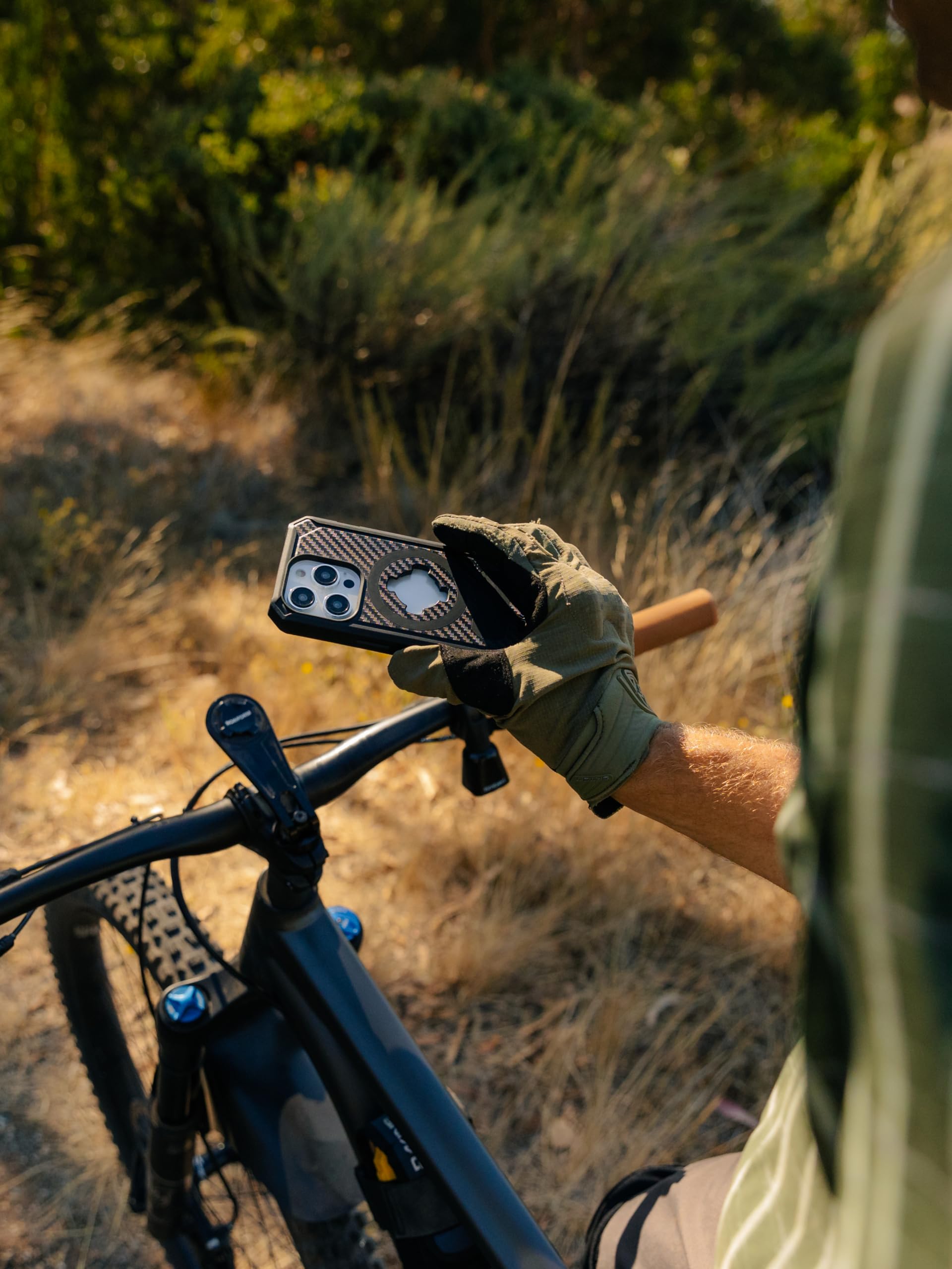 Foto 6 | Funda Magnética Rokform Rugged Series Para Iphone 15 Pro Max, Color Negro - Venta Internacional.