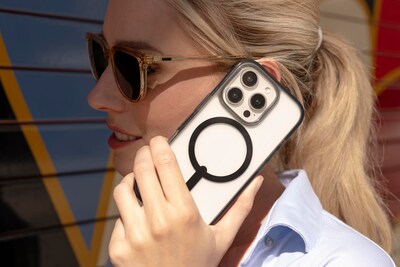 Foto 6 | Funda Zagg Santa Cruz Snap Con Soporte Para Iphone 16 Pro, Color Negro - Venta Internacional.