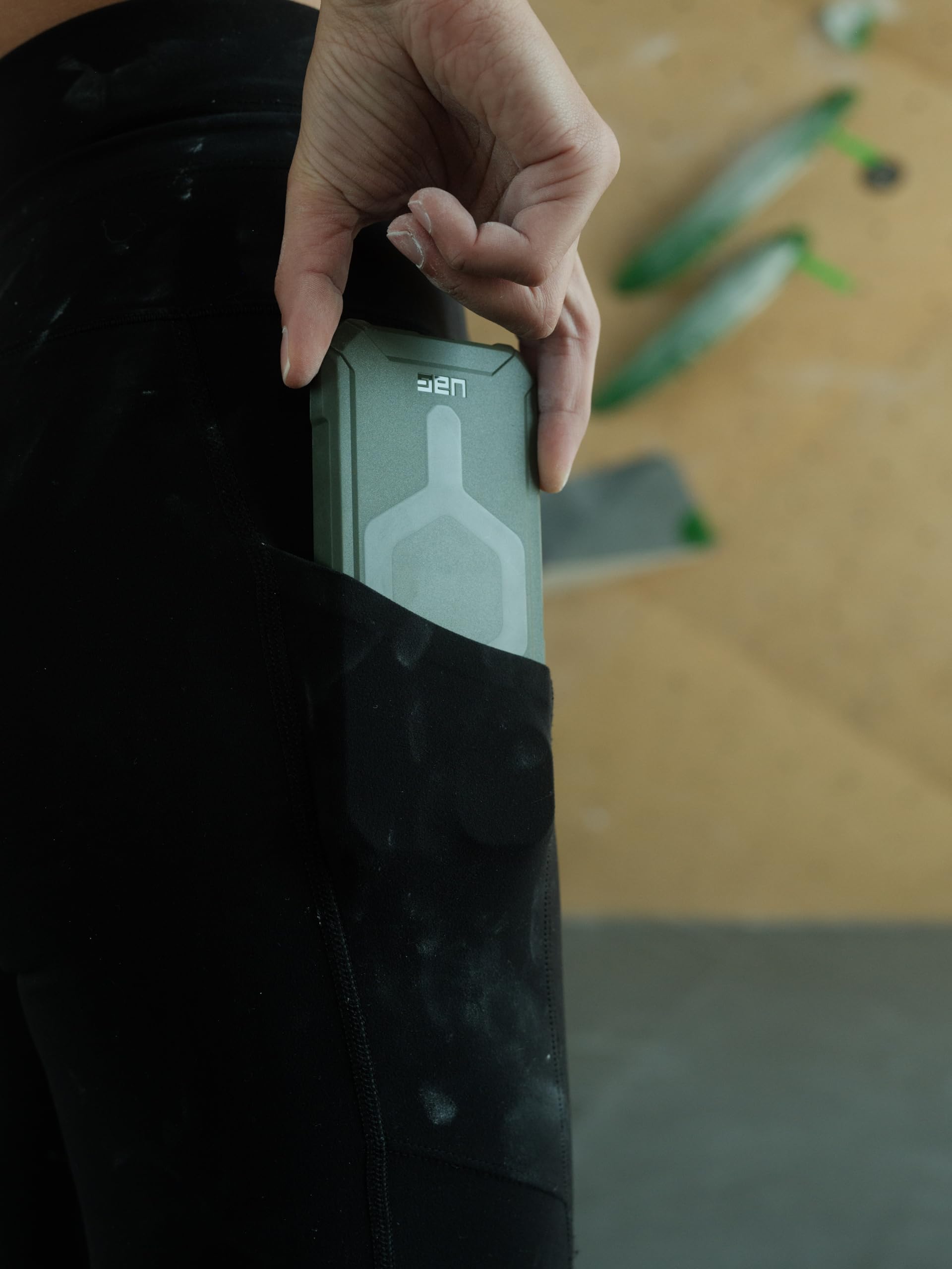 Foto 7 pulgar | Funda Urban Armor Gear Uag Essential Armor Para Iphone 15 Pro Max - Venta Internacional.