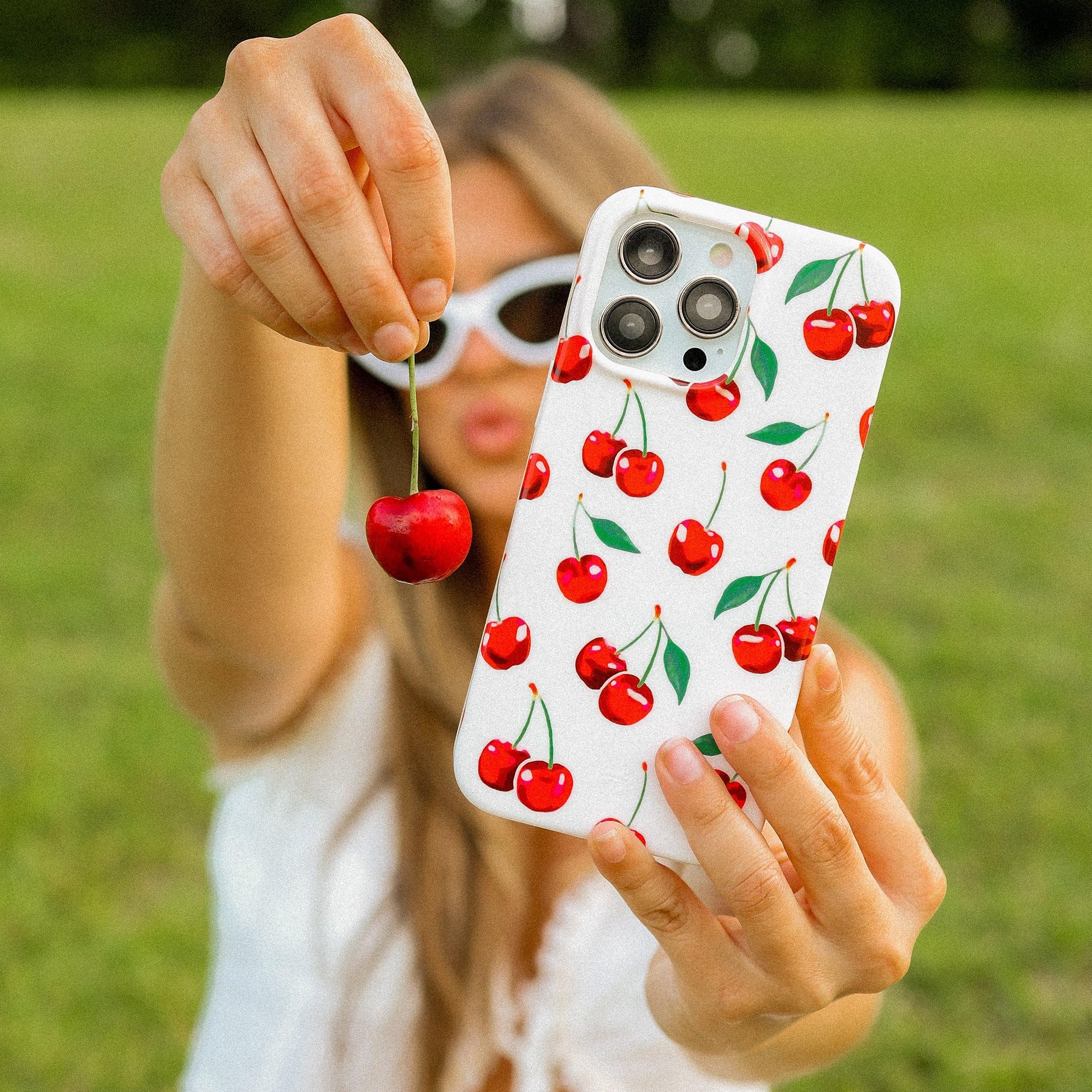 Foto 3 pulgar | Funda De Teléfono Velvet Caviar Para Iphone 16 Pro, Color Rojo Cereza - Venta Internacional.