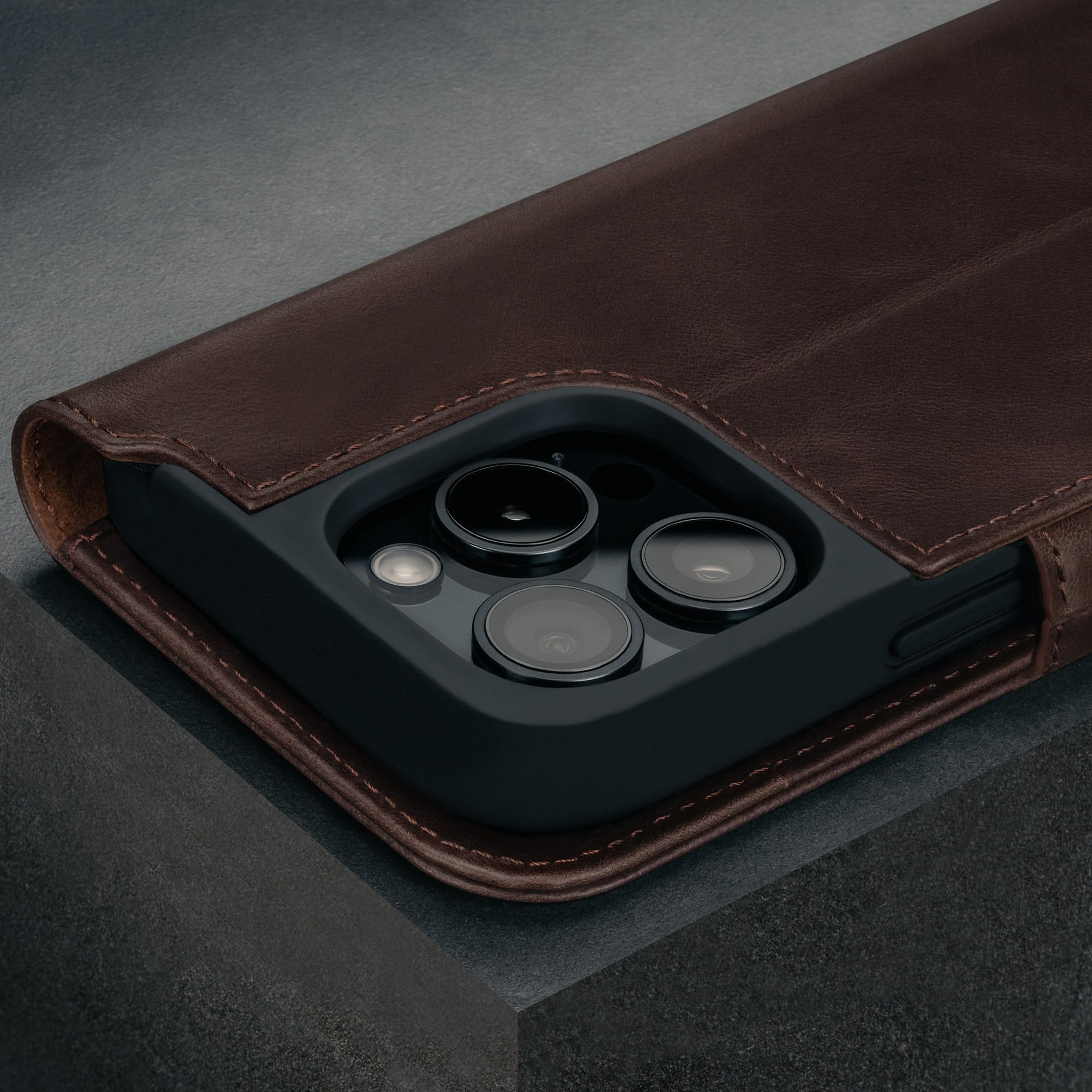 Foto 6 pulgar | Funda Torro Premium Leather Para Iphone 16 Pro 6.3, Color Marrón - Venta Internacional.