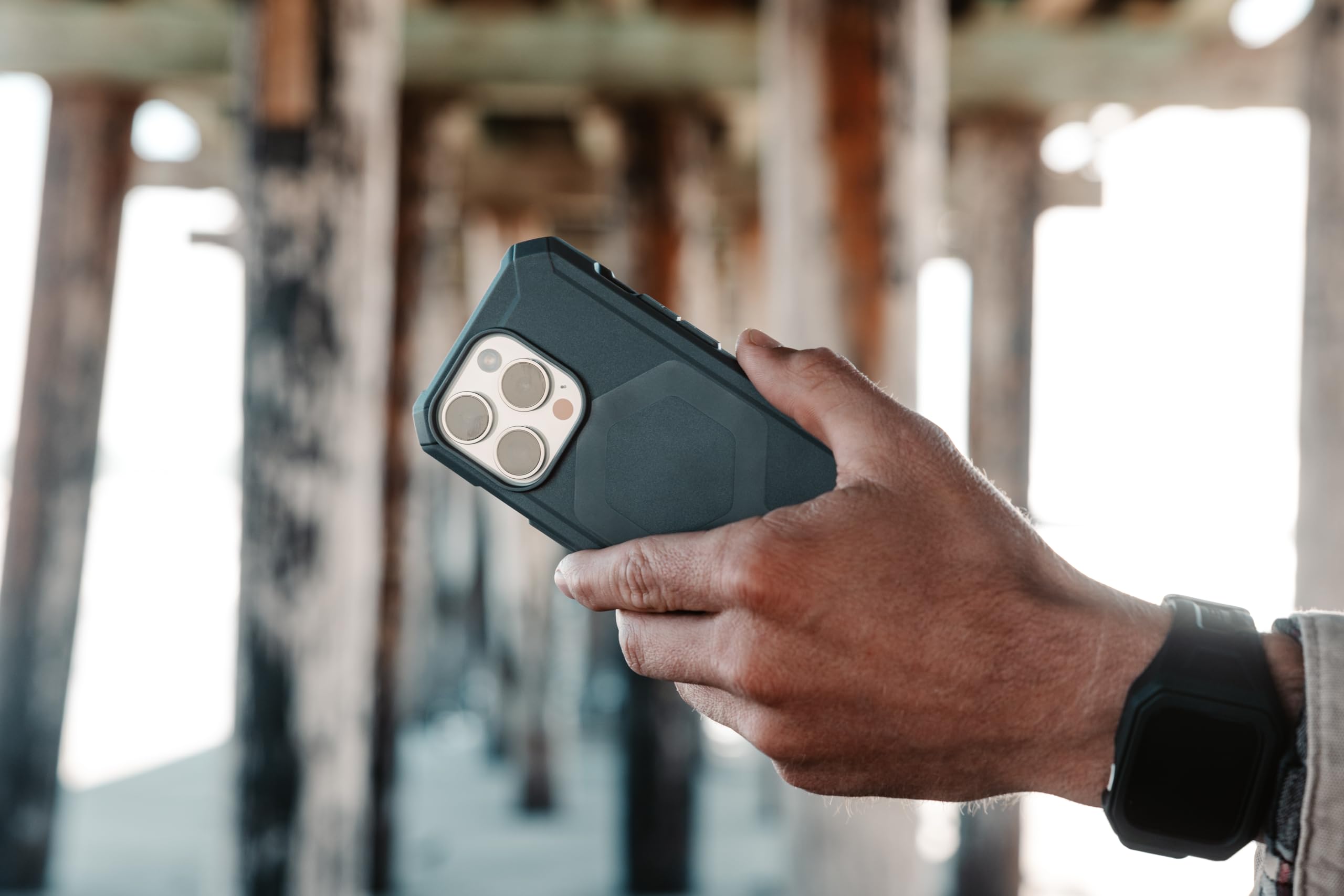 Foto 7 pulgar | Funda Urban Armor Gear Essential Armor Negra Iphone 15 6.1 - Venta Internacional.