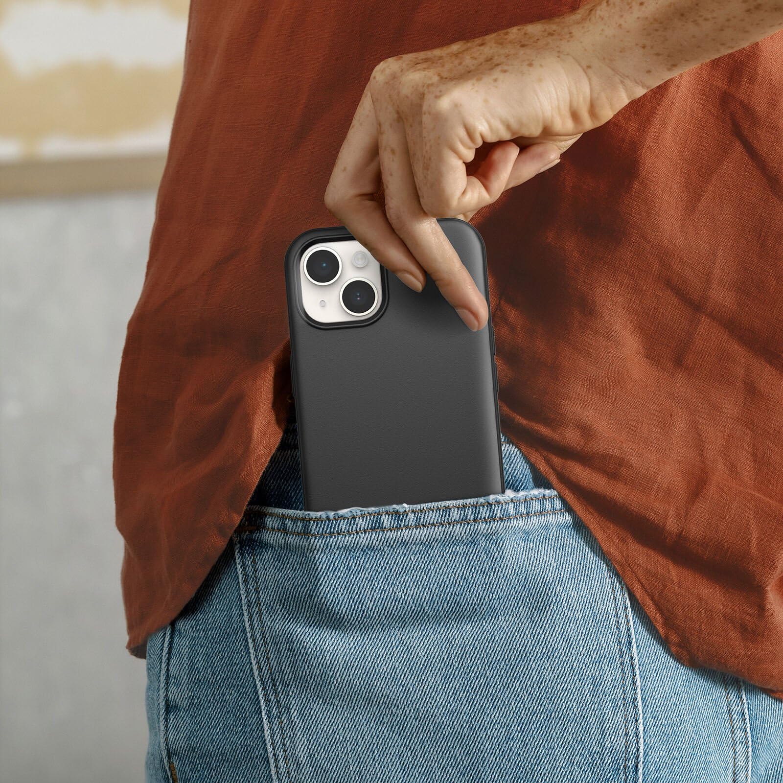 Foto 7 pulgar | Funda Otterbox Symmetry Series Para Iphone 15/14/13, Color Negro - Venta Internacional.