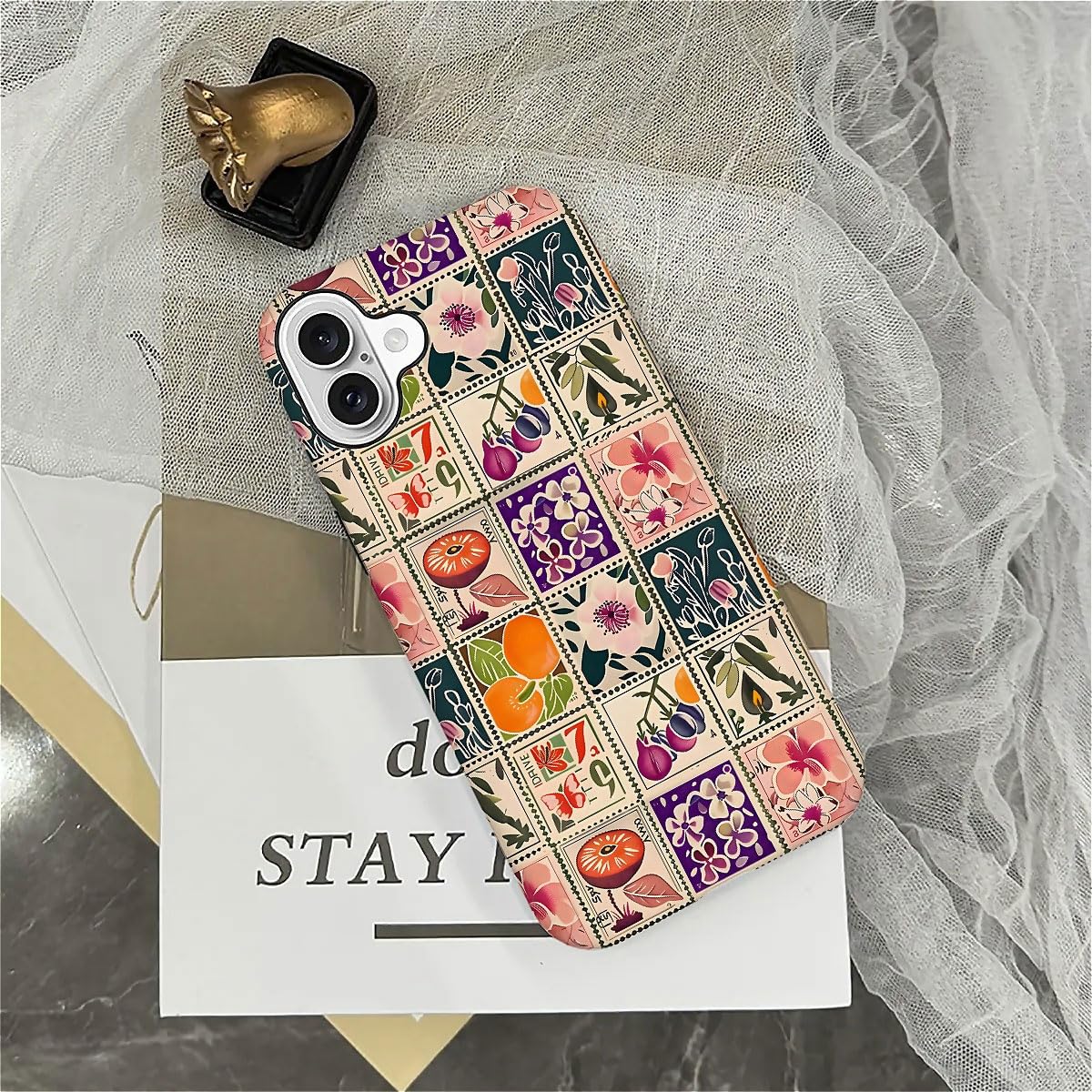 Foto 5 | Funda De Teléfono Genérica Para Iphone 16 Plus Vintage Stamp Collage - Venta Internacional.