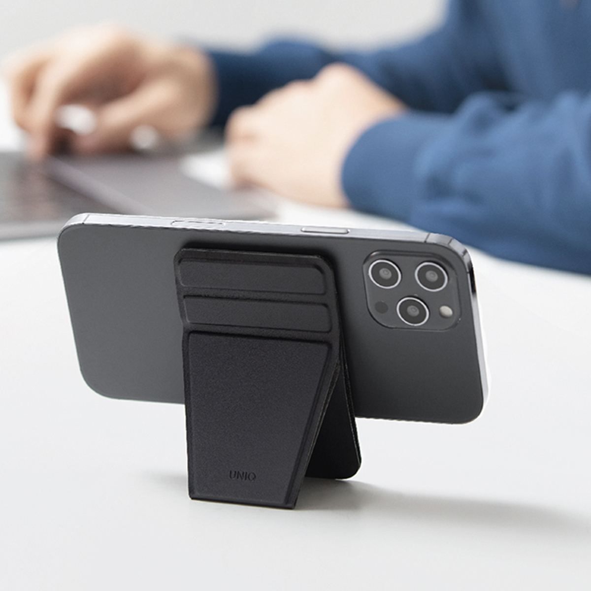 Foto 4 pulgar | Tarjetero Uniq Magnético para iPhone