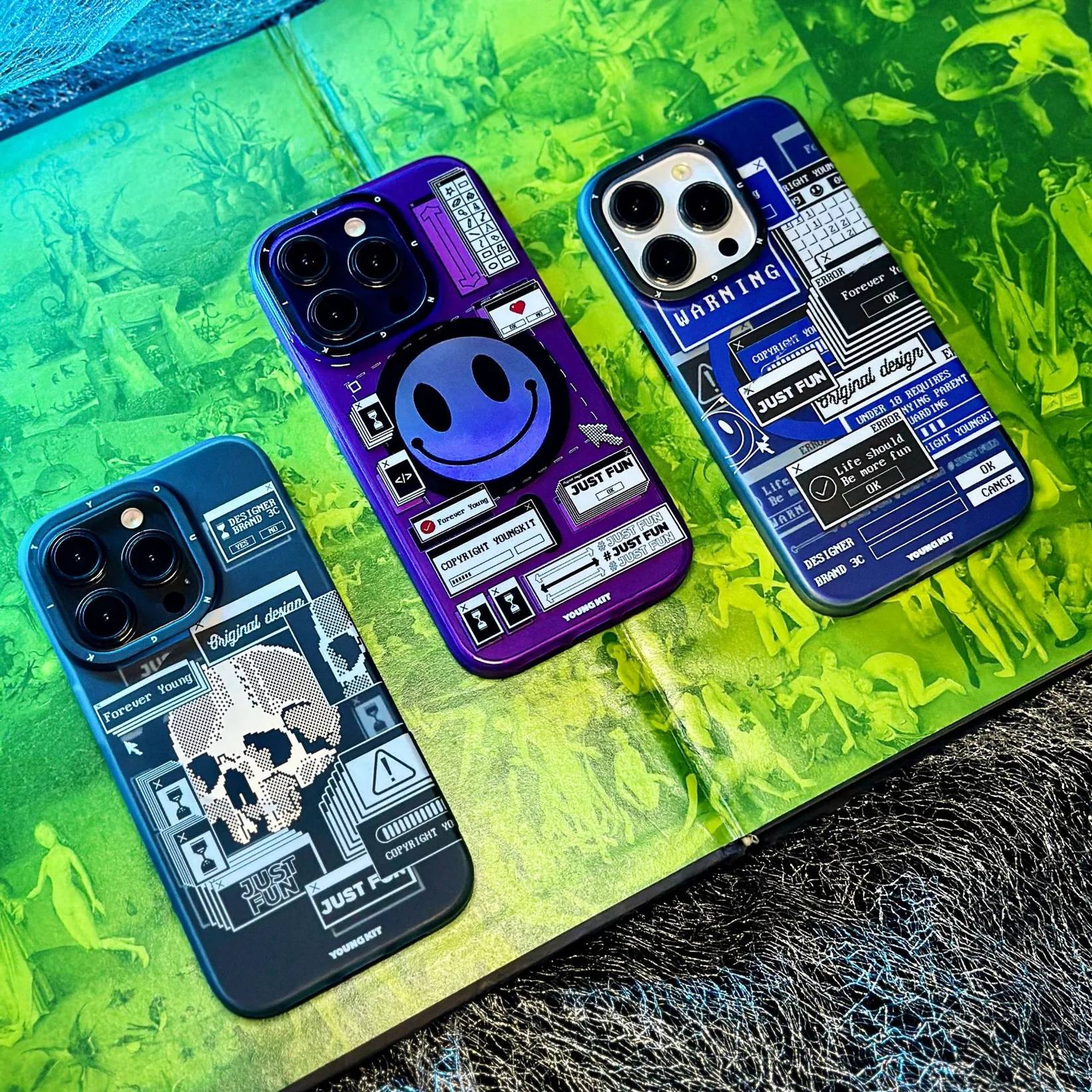 Foto 4 pulgar | Funda Magnética Youngkit Trojan Collage Iphone Azul