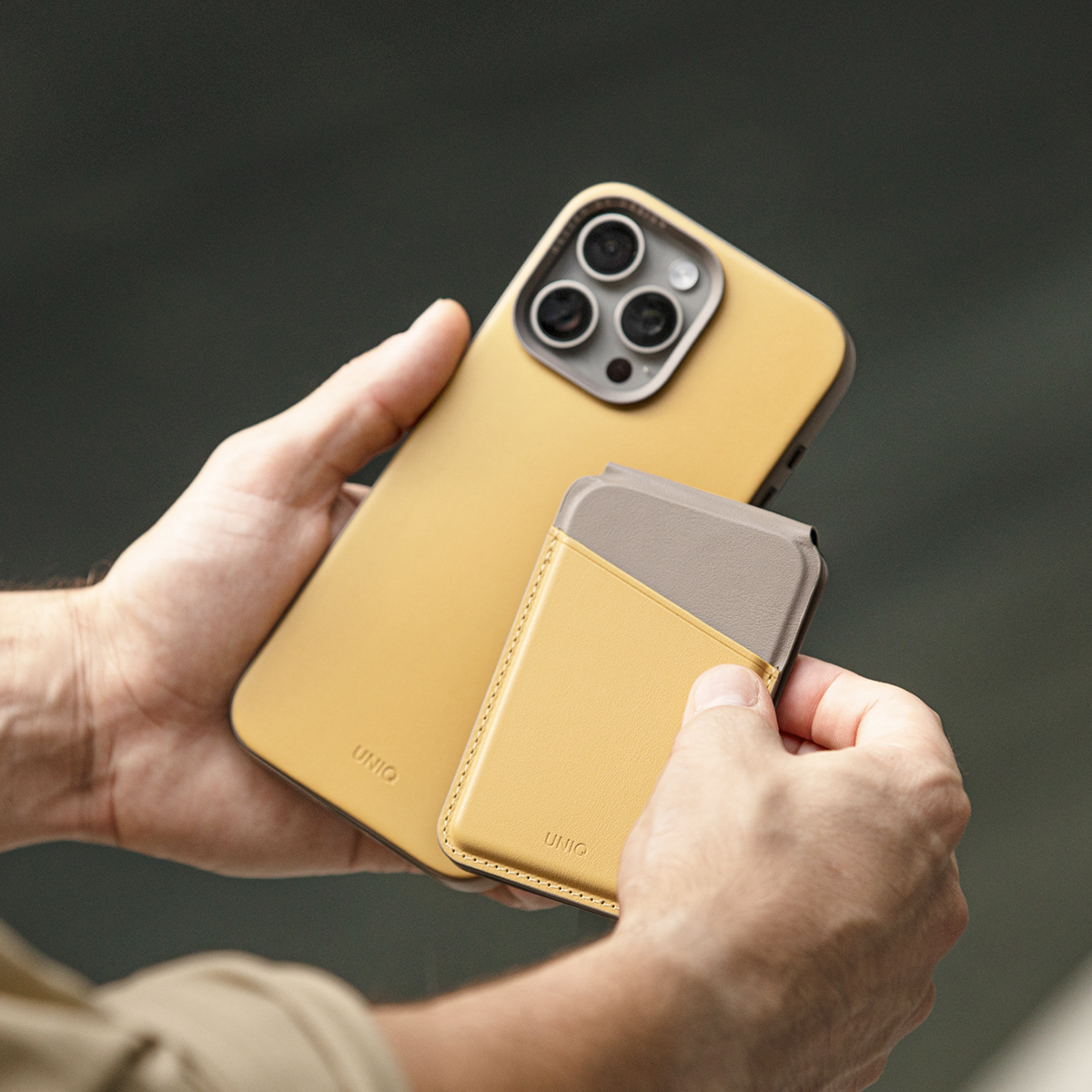 Foto 4 pulgar | Tarjetero Para Iphone Amarillo Canario | Gris Piedra Lyden Duo De Uniq