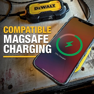Foto 2 | Funda De Teléfono Dewalt Heavy Duty Magnetic Para Iphone 14 Pro Max - Venta Internacional.