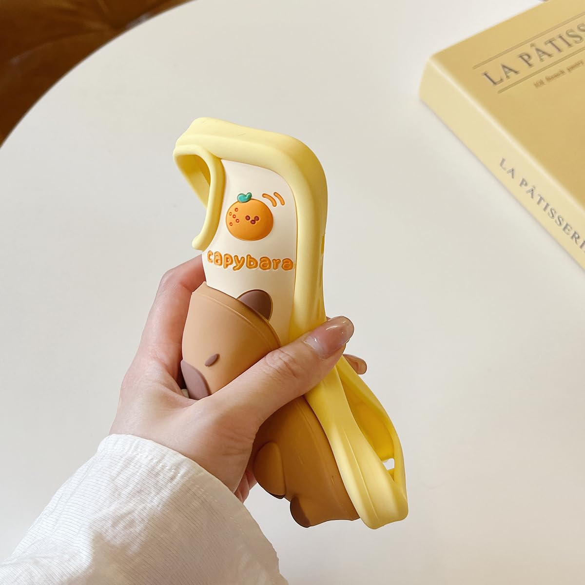 Foto 4 pulgar | Funda De Teléfono Qokcoahn Para Iphone 16 Pro, Bonito Diseño De Capibara - Venta Internacional.