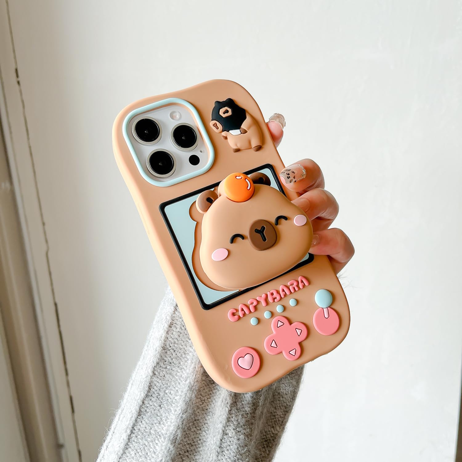 Foto 3 pulgar | Funda De Teléfono Qokcoahn Para Iphone 16 Pro Max Capybara Khaki - Venta Internacional.