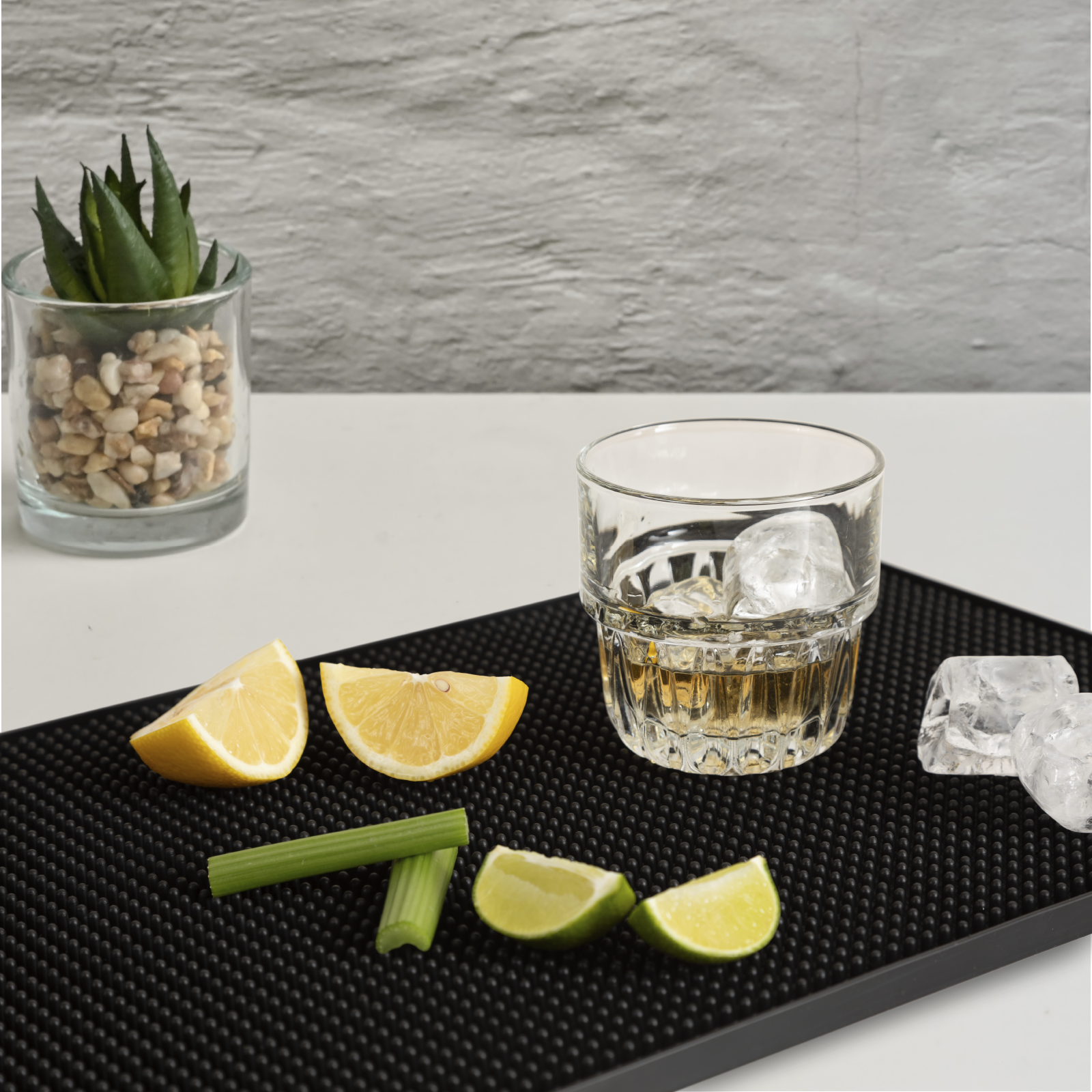 Foto 2 | Tapete Flexible Para Bar Caledonia Tabar-30 Negro 30x40 Cm, Caucho Resistente, Antiderrames, Fácil Limpieza Y Manejo.