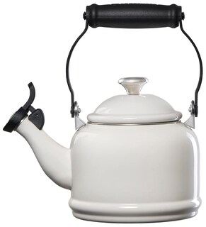 Foto 2 | Tetera Le Creuset Esmalte On Steel Demi, 1,2 L, Color Blanco - Venta Internacional.