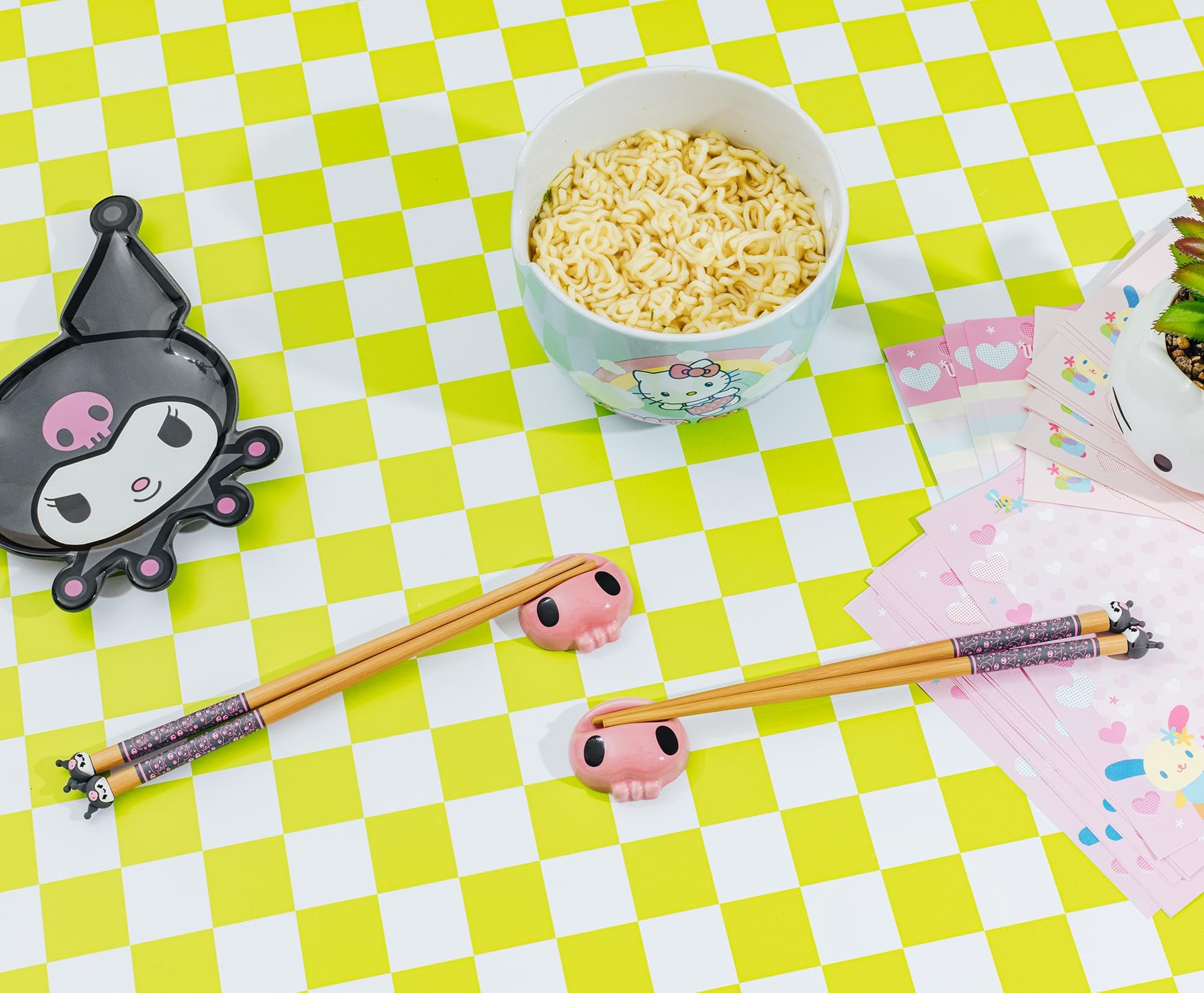 Foto 4 | Juego De Palillos Sanrio Hello Kitty Kuromi  2 Pares  Bambú - Venta Internacional.