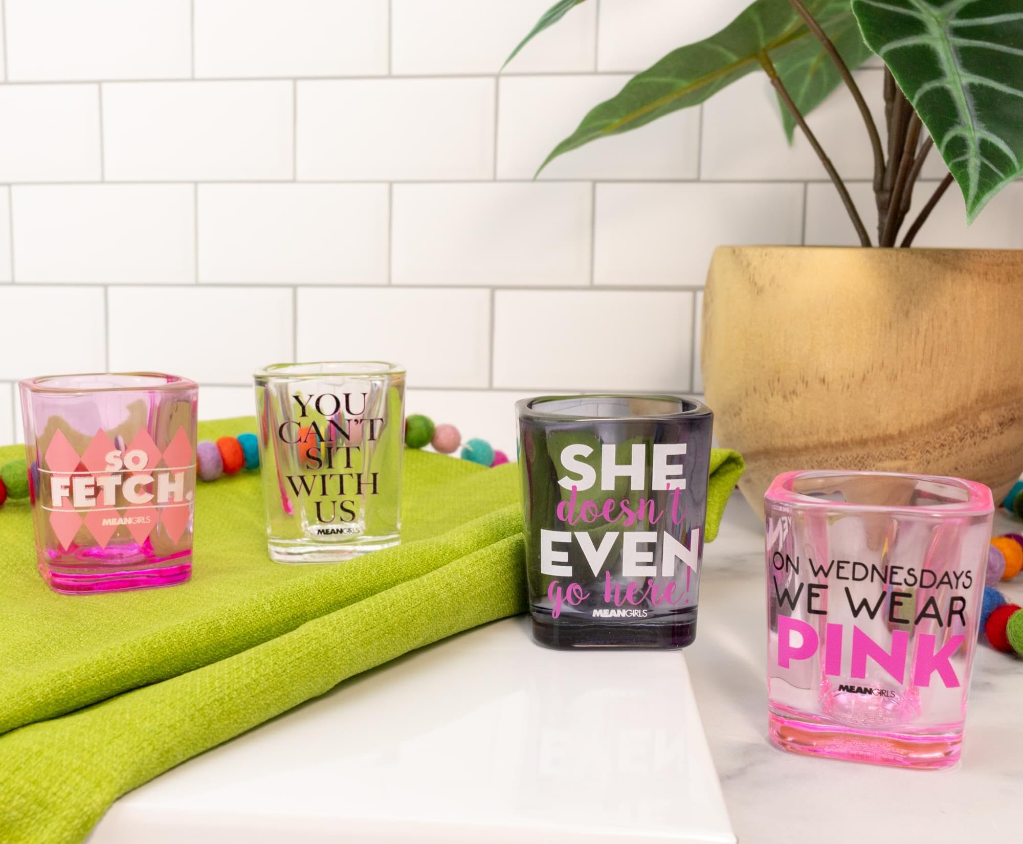 Foto 5 | Minigafas De Chupito Silver Buffalo Mean Girls, Juego De 4 - Venta Internacional.