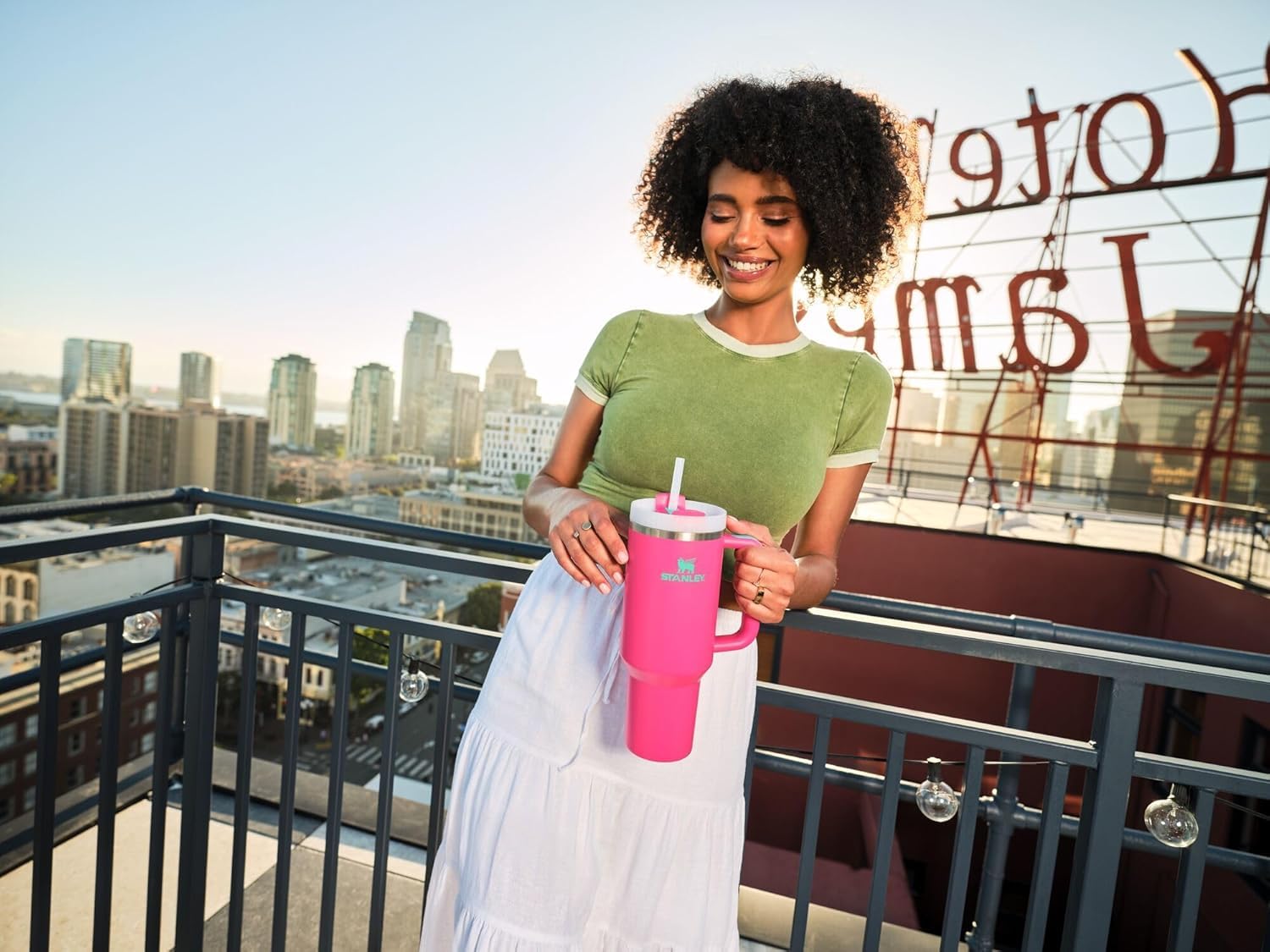 Foto 6 | Vaso Stanley Quencher H2.0 Con Mango Y Pajita De 1,18 L Passion - Venta Internacional.
