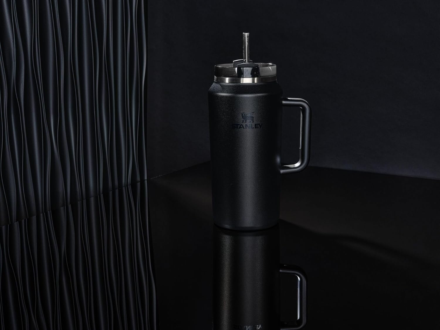 Foto 6 pulgar | Vaso Stanley Quencher H2.0 Con Mango Y Pajita, 1,9 L, Negro - Venta Internacional.