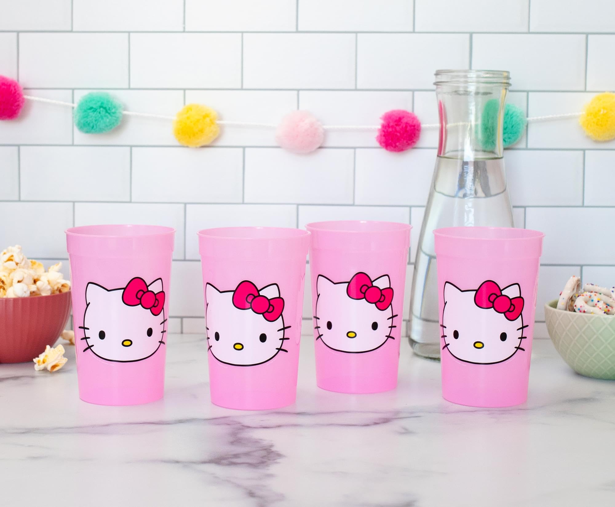 Foto 4 pulgar | Vasos De Plástico Silver Buffalo Hello Kitty Face, 450 Ml, Paquete De 4 - Venta Internacional.