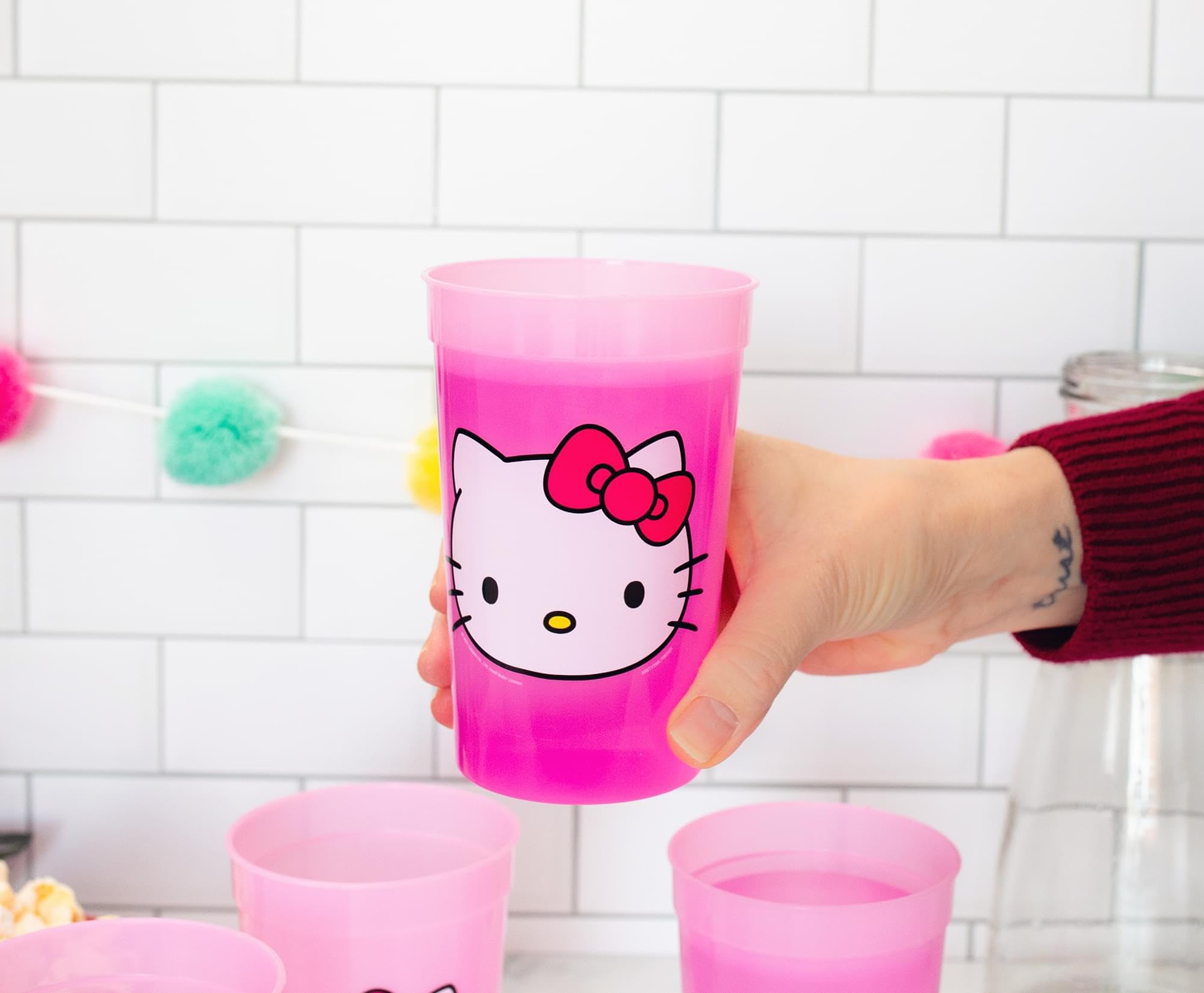 Foto 7 pulgar | Vasos De Plástico Silver Buffalo Hello Kitty Face, 450 Ml, Paquete De 4 - Venta Internacional.