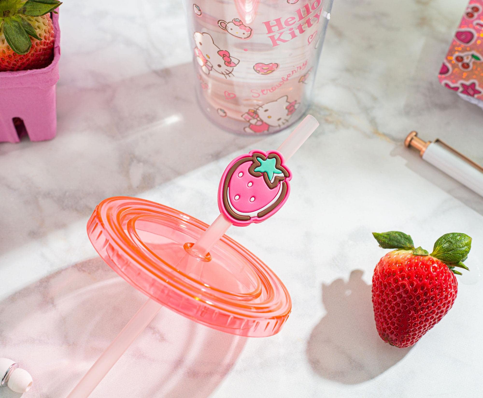 Foto 6 pulgar | Carnival Cup Silver Buffalo Sanrio Hello Kitty Fresas 700 Ml - Venta Internacional.