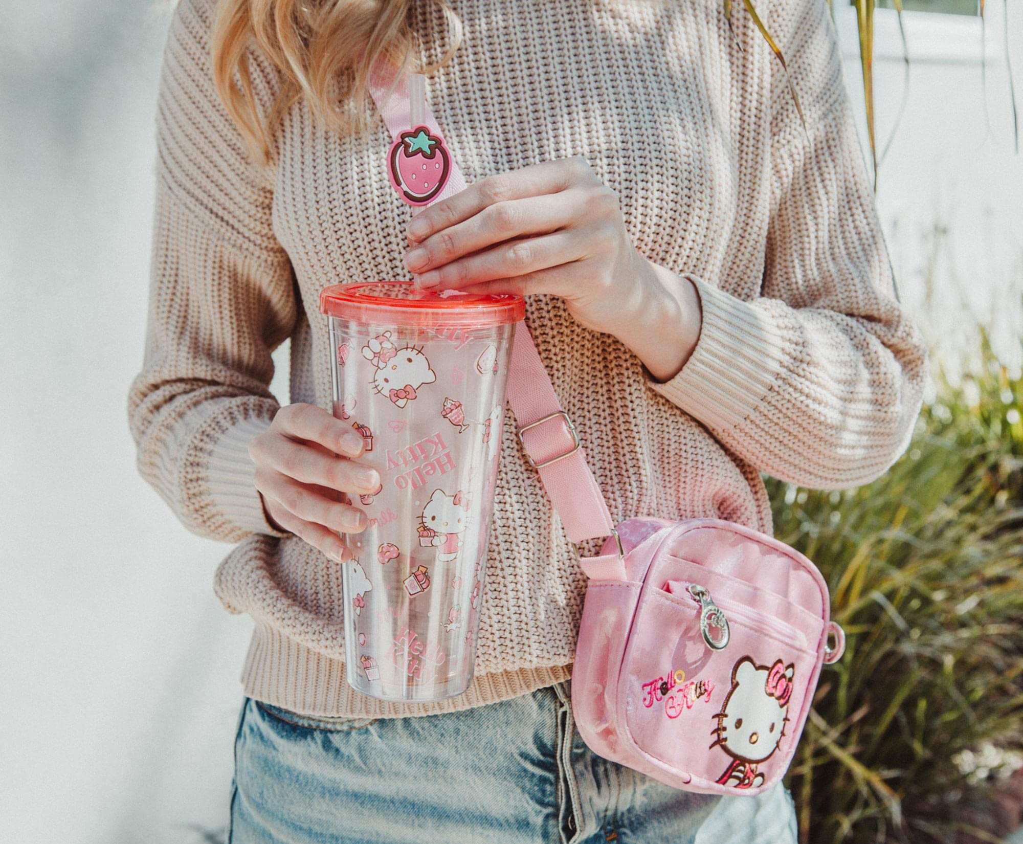 Foto 8 pulgar | Carnival Cup Silver Buffalo Sanrio Hello Kitty Fresas 700 Ml - Venta Internacional.