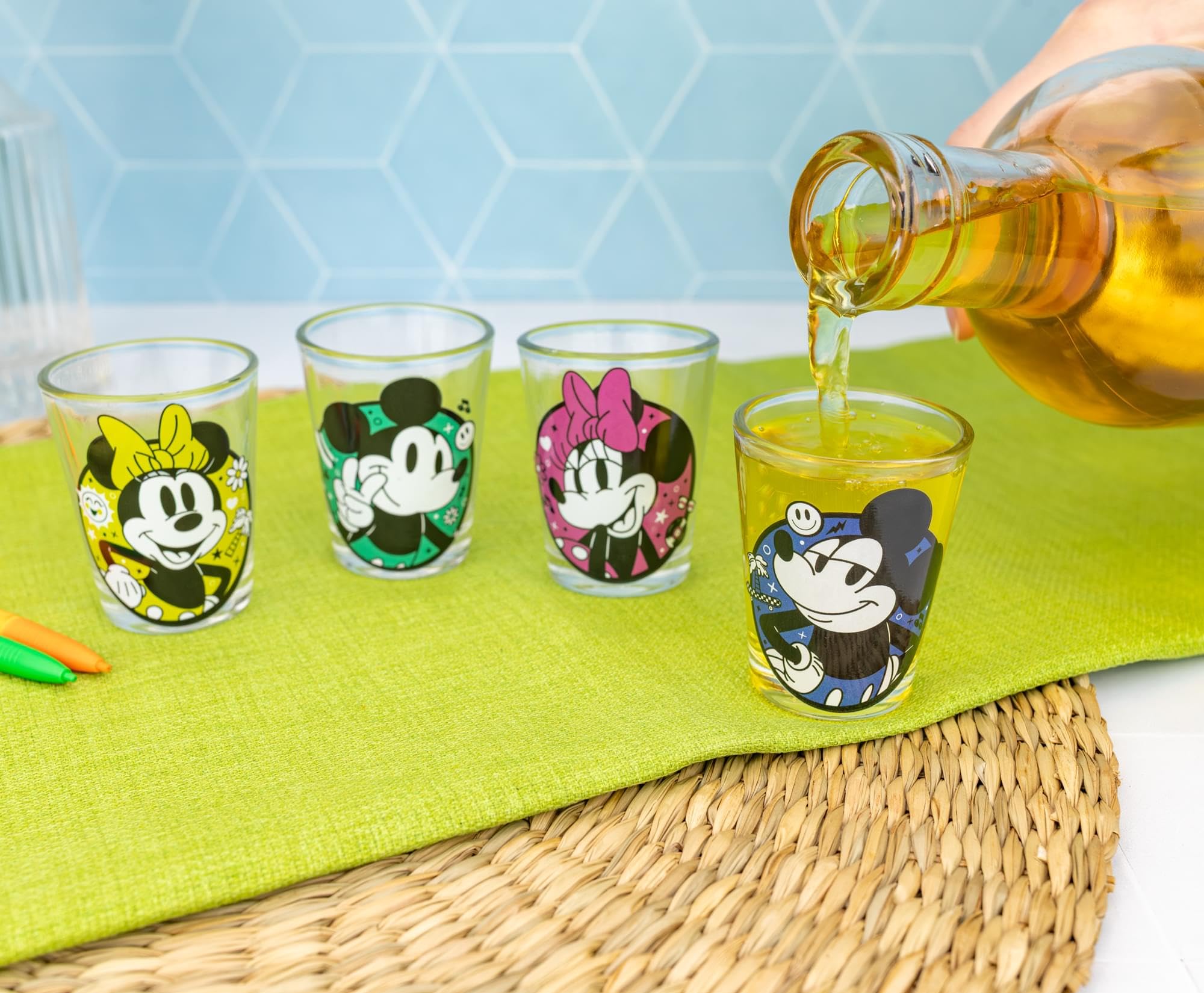 Foto 3 pulgar | Juego De Minivasos Silver Buffalo Mickey & Minnie  45 Ml  4 Piezas - Venta Internacional.