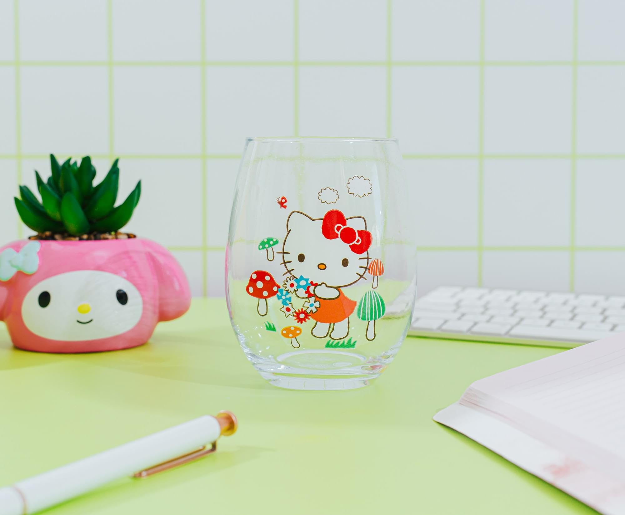 Foto 4 pulgar | Copa De Vino Silver Buffalo Sanrio Hello Kitty Mushrooms 590 Ml - Venta Internacional.