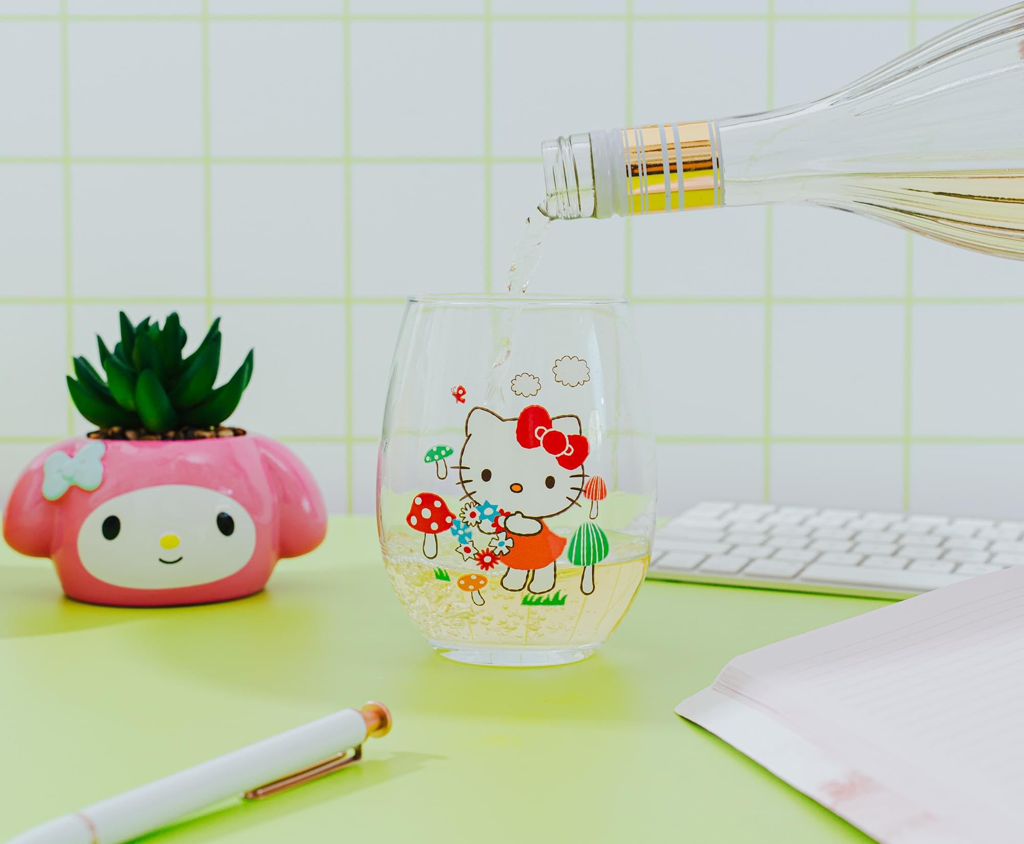 Foto 5 pulgar | Copa De Vino Silver Buffalo Sanrio Hello Kitty Mushrooms 590 Ml - Venta Internacional.