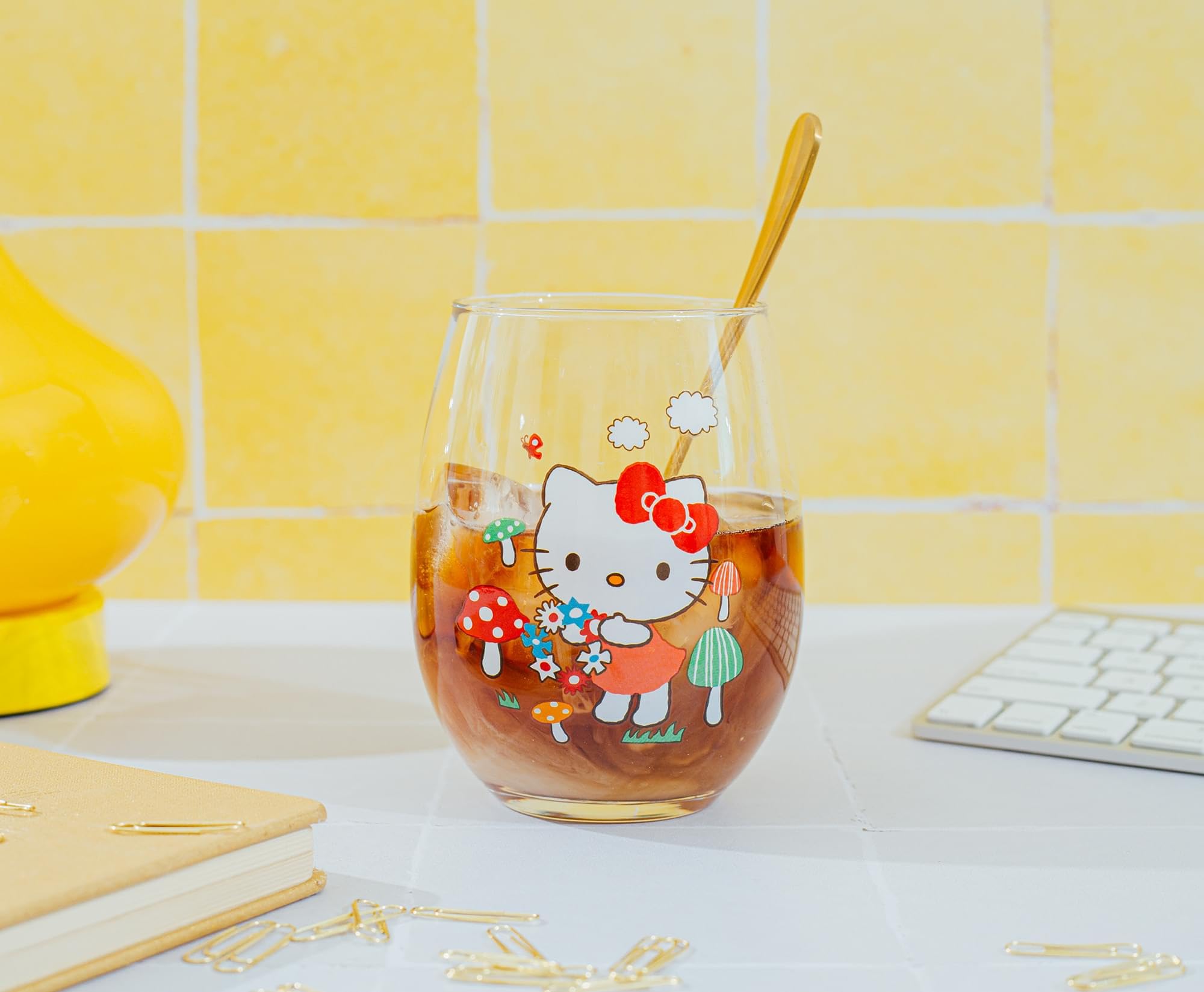 Foto 5 | Copa De Vino Silver Buffalo Sanrio Hello Kitty Mushrooms 590 Ml - Venta Internacional.