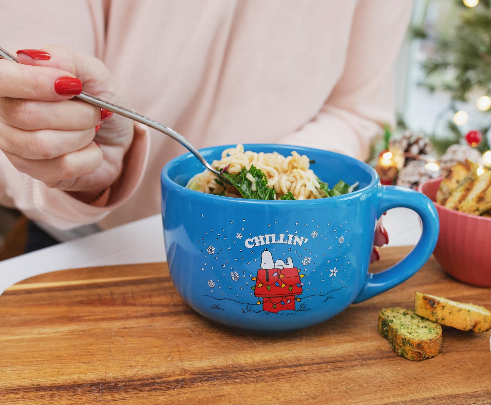 Foto 7 | Taza Para Sopa Silver Buffalo Peanuts Snoopy Chillin, 700 Ml - Venta Internacional.