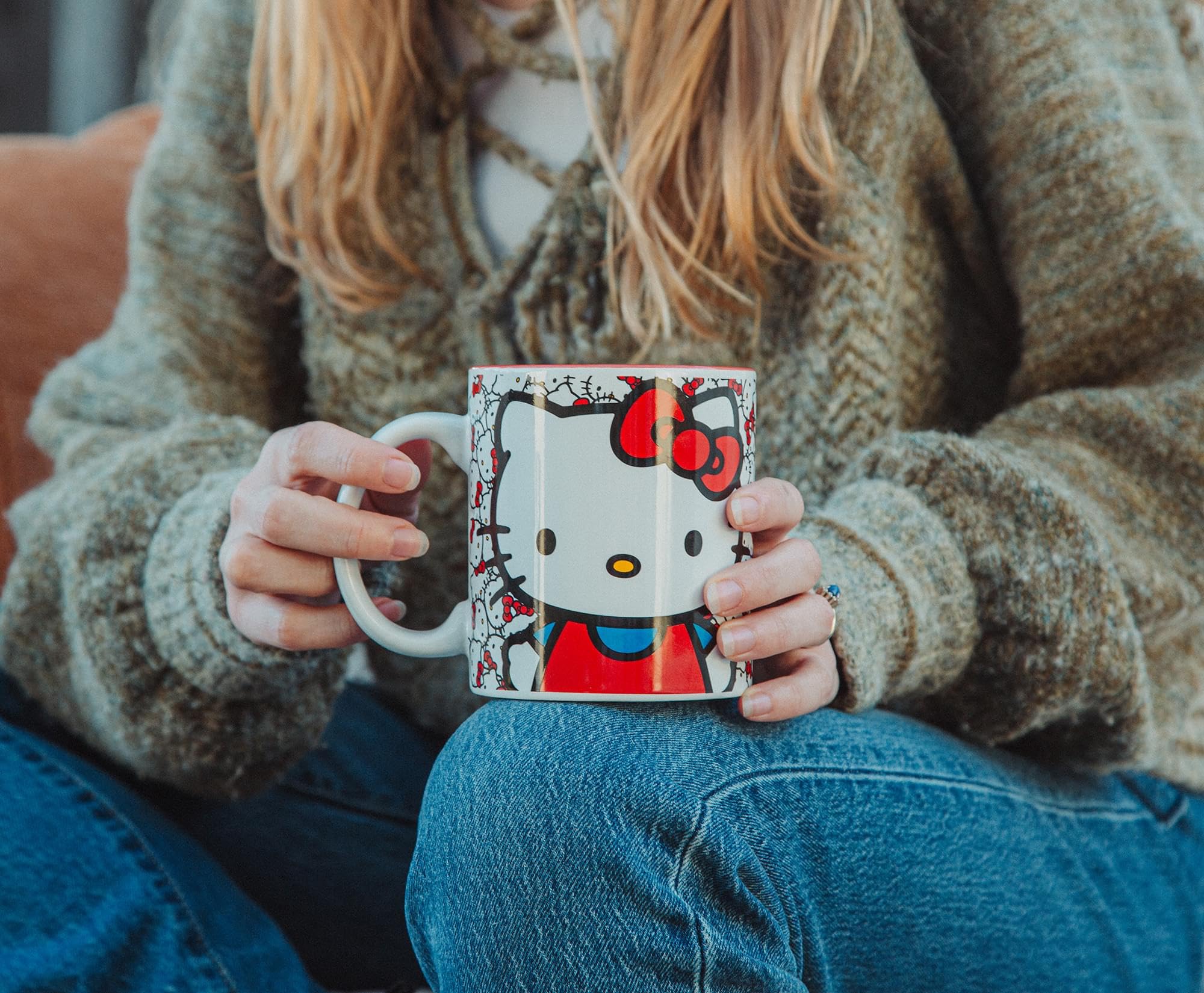 Foto 5 pulgar | Taza Sanrio Hello Kitty Allover Faces De Cerámica, 600 Ml, Sin Bpa - Venta Internacional.