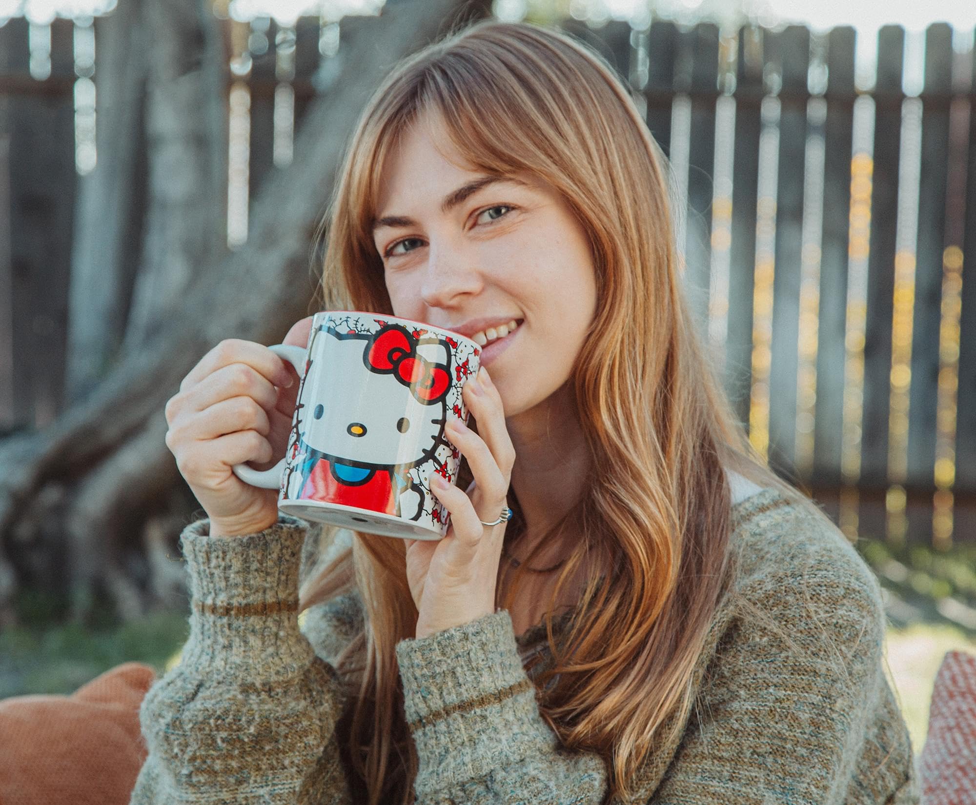 Foto 5 | Taza Sanrio Hello Kitty Allover Faces De Cerámica, 600 Ml, Sin Bpa - Venta Internacional.