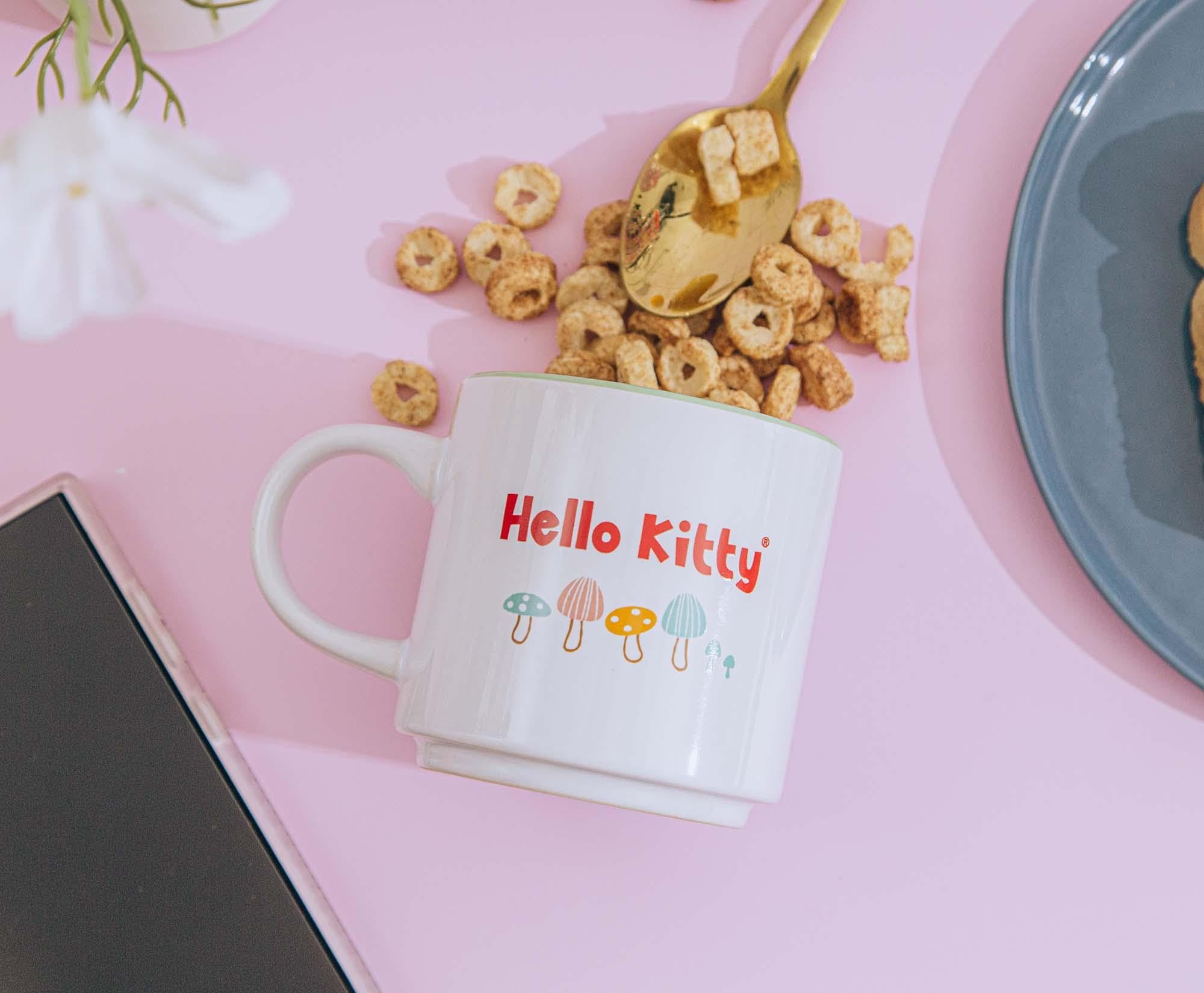 Foto 4 pulgar | Taza Sanrio Hello Kitty Mushrooms, Apilable, 380 Ml, Cerámica - Venta Internacional.