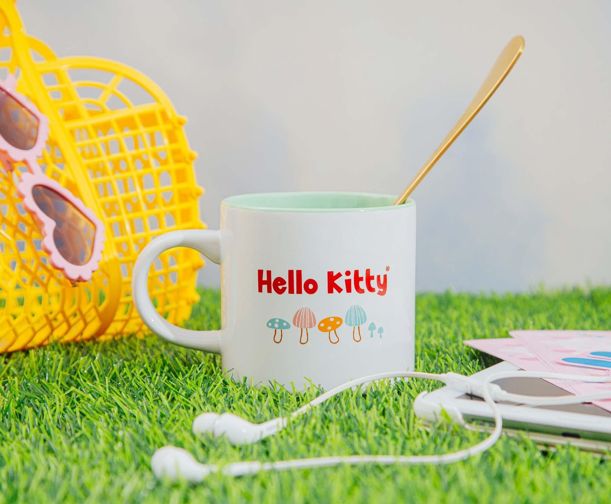 Foto 5 pulgar | Taza Sanrio Hello Kitty Mushrooms, Apilable, 380 Ml, Cerámica - Venta Internacional.