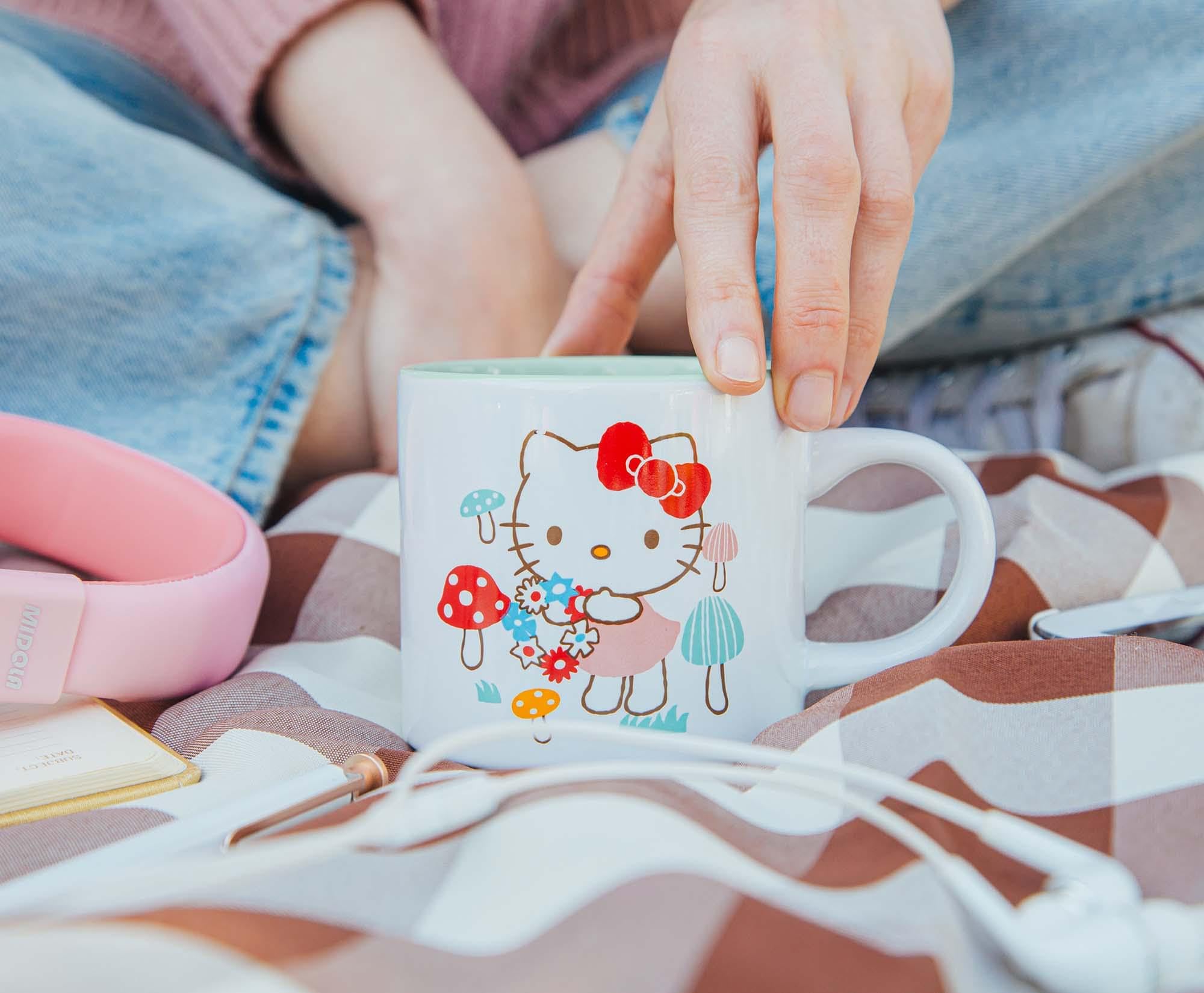 Foto 6 pulgar | Taza Sanrio Hello Kitty Mushrooms, Apilable, 380 Ml, Cerámica - Venta Internacional.
