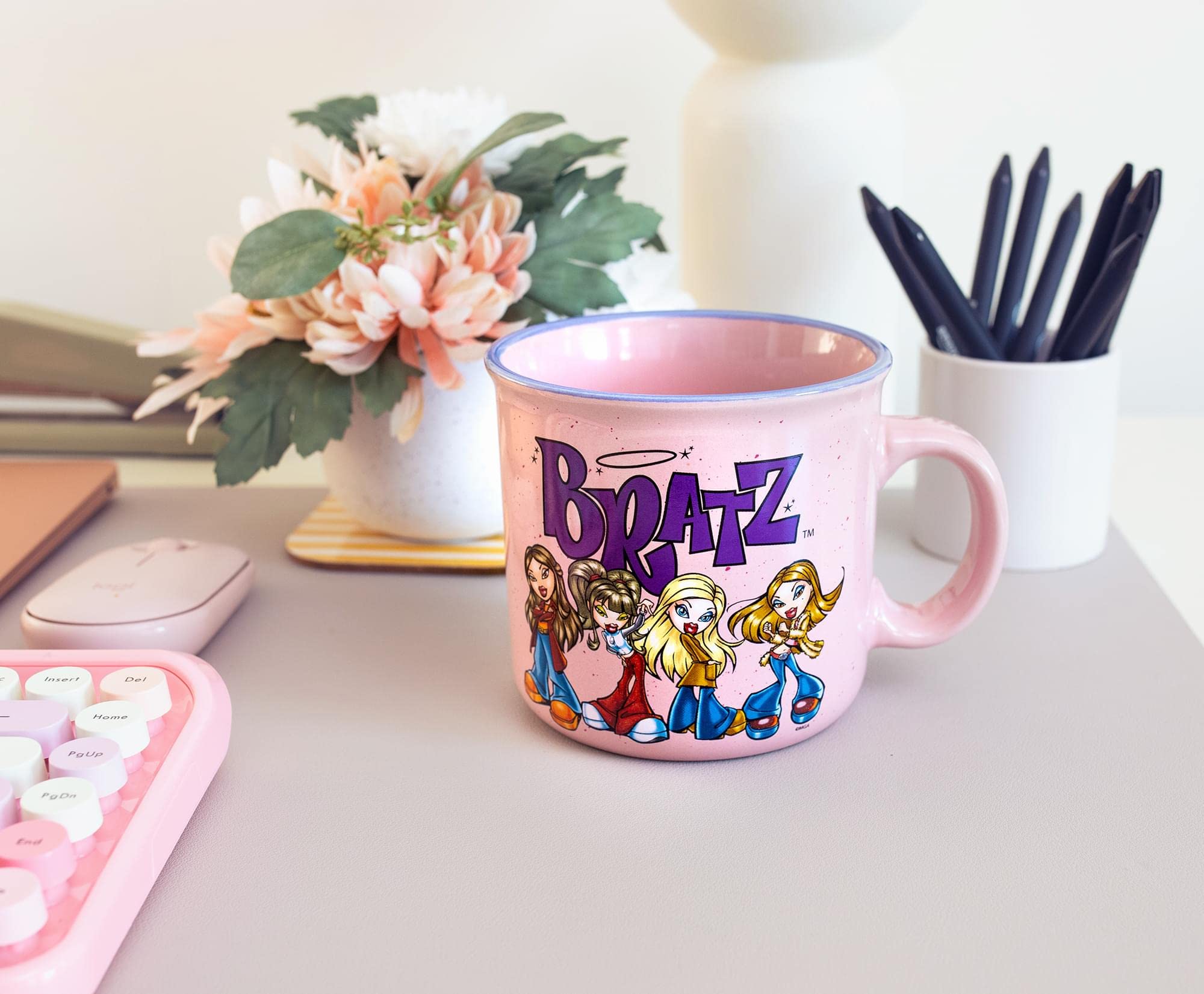 Foto 4 pulgar | Taza Silver Buffalo Bratz De Cerámica Rosa Camper, 600 Ml - Venta Internacional.