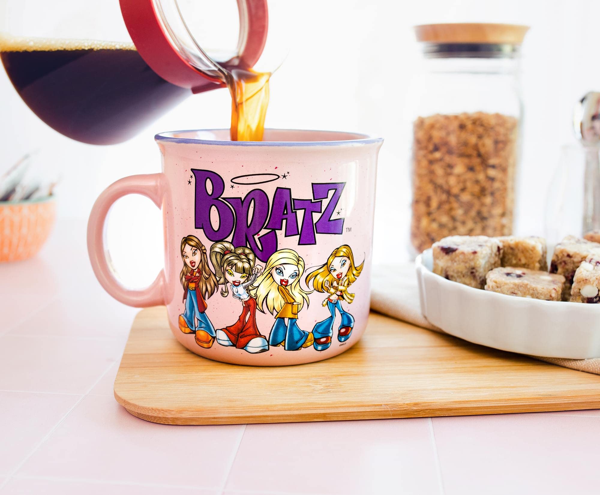 Foto 5 pulgar | Taza Silver Buffalo Bratz De Cerámica Rosa Camper, 600 Ml - Venta Internacional.