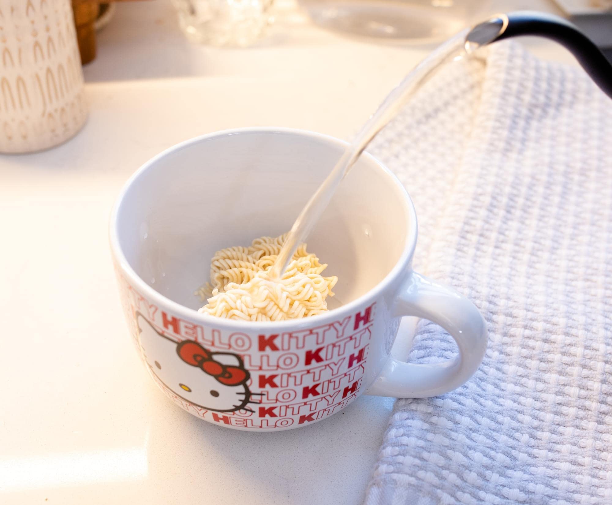 Foto 5 | Taza De Sopa Sanrio Hello Kitty De Cerámica Roja, 710 Ml, Con Tapa Ventilada - Venta Internacional.