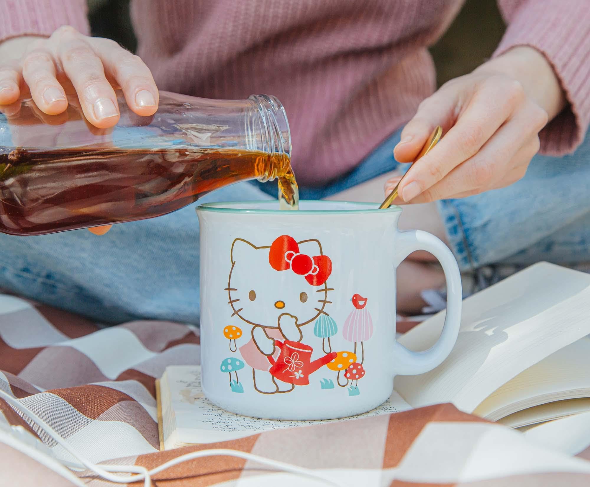 Foto 5 | Taza Camper Silver Buffalo Sanrio Hello Kitty Para Regar Setas - Venta Internacional.