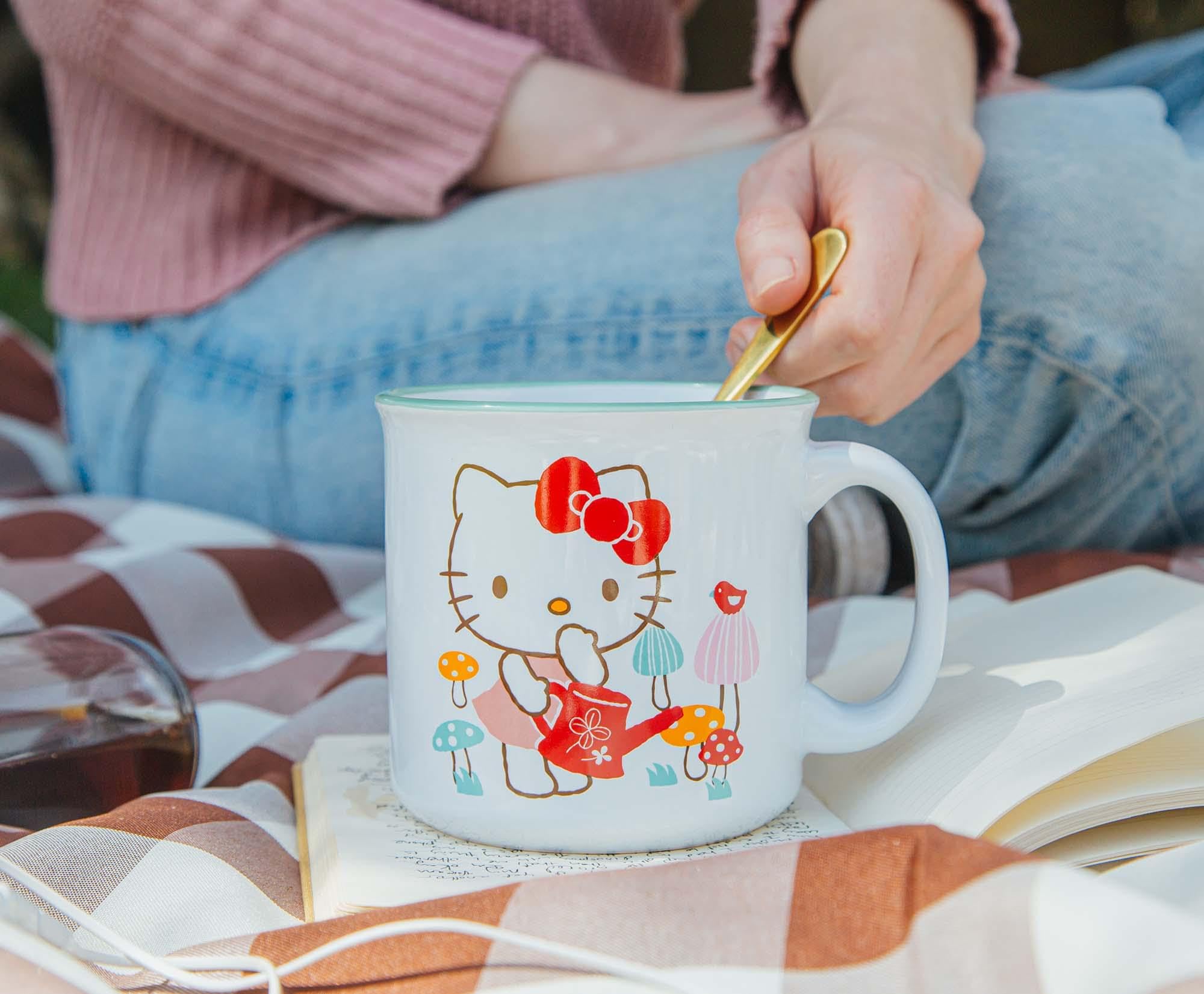 Foto 6 | Taza Camper Silver Buffalo Sanrio Hello Kitty Para Regar Setas - Venta Internacional.