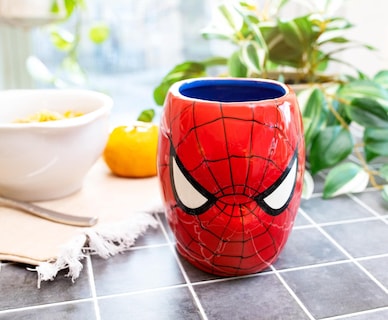 Foto 4 | Taza De Cerámica Plateada Con Diseño De Búfalo Marvel Spiderman Face 3d, 600 Ml - Venta Internacional.