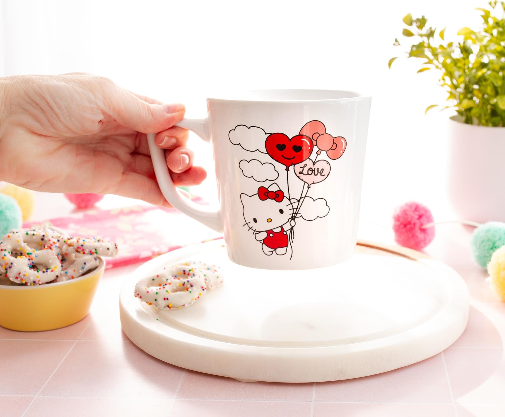 Foto 3 pulgar | Taza De Cerámica Silver Buffalo Hello Kitty Love In The Air, 500 Ml - Venta Internacional.
