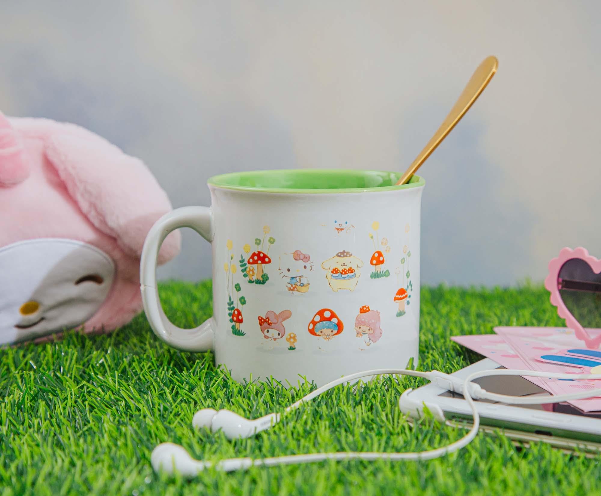 Foto 5 | Taza Camper Silver Buffalo Sanrio Hello Kitty Mushroom Crew - Venta Internacional.
