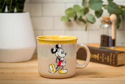 Foto 2 | Taza Camper Silver Buffalo Disney Classic Mickey Mouse, 600 Ml - Venta Internacional.