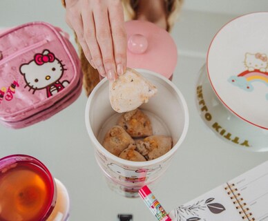Foto 7 | Tarro Para Aperitivos Sanrio Hello Kitty De Cerámica Con Manzanas Y Canela 20 Cm - Venta Internacional.
