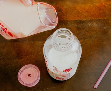 Foto 7 | Botella De Leche Sanrio Hello Kitty Strawberry Glass De 450 Ml Con Pajita - Venta Internacional.